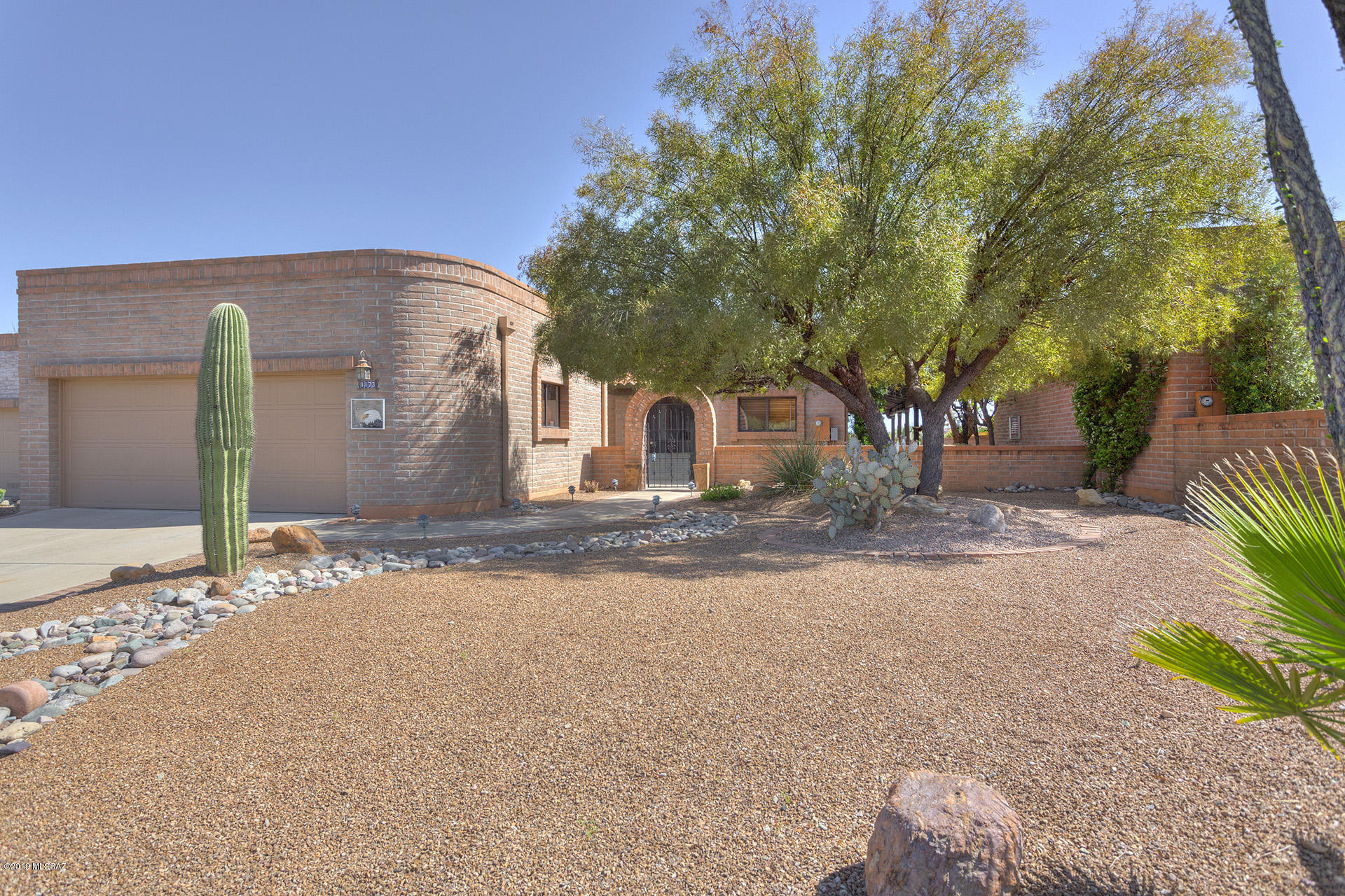 Amazing location, wonderful floor plan, just the right size pool and a terrific view of the desert and Santa Rita mountians. All the rooms are good size, gas range, gas fireplace. lots of skylights, roofing warranty, Termite Warranty HVAC maintenance contract, walk in shower and jetted tub at master bath, beautiful tiled shower with bench at guest bath. oversized garage with loads of storage, ceiling fans, side and back covered patio even an entry courtyard. The owner takes care of this super easy care pool that has ''clear water''..no chlorine...no salt