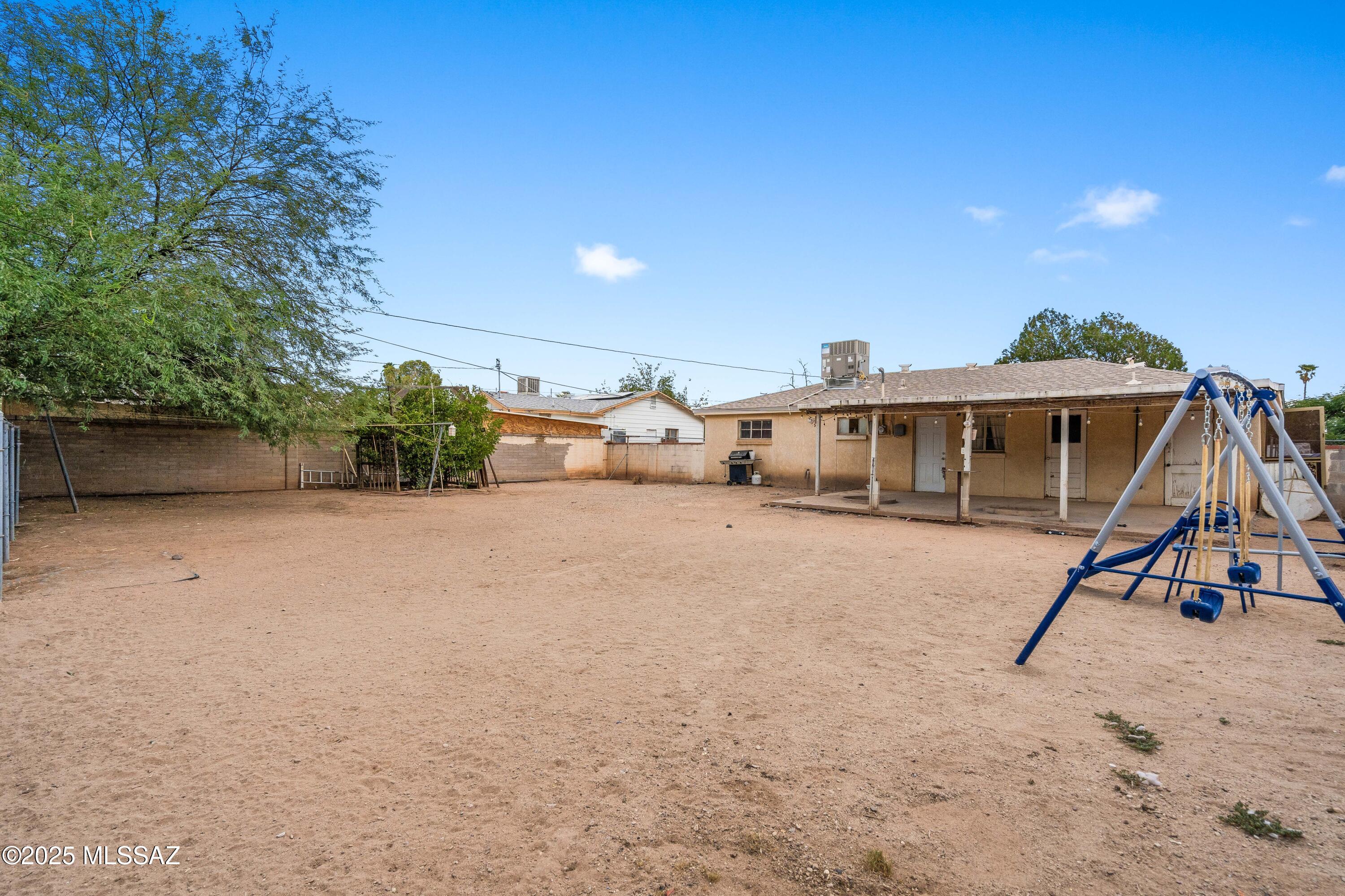 Mission Manor NO. 4 - Residential