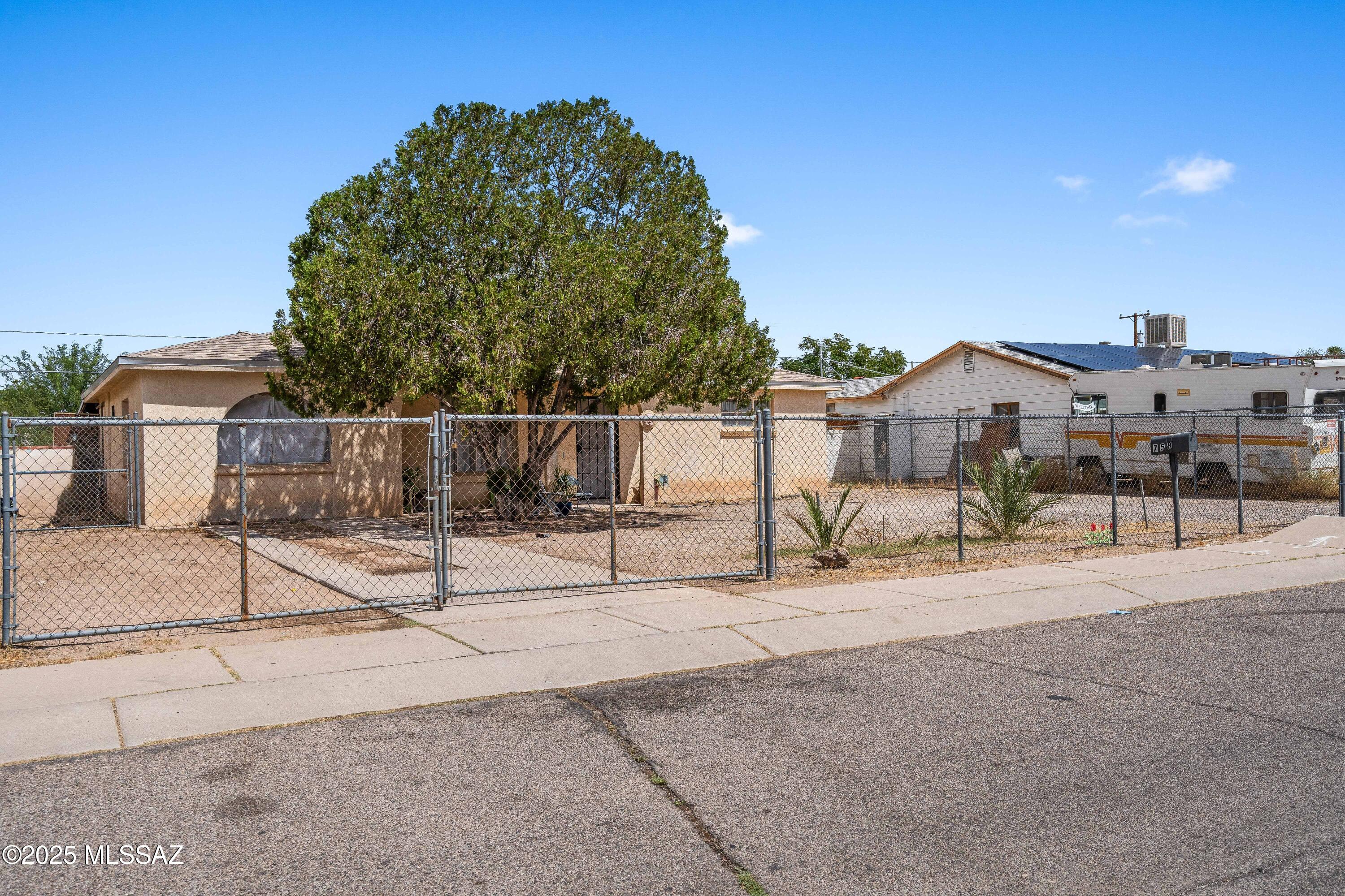 Mission Manor NO. 4 - Residential