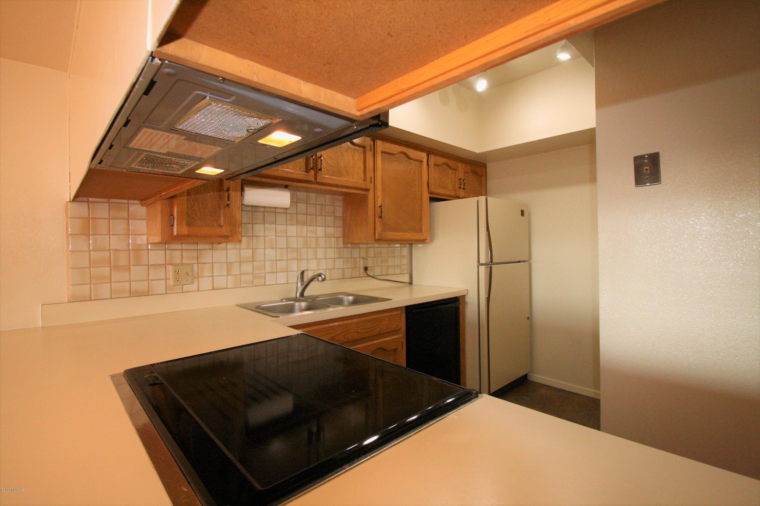 Twelve Hundred River Rd Condos - Residential