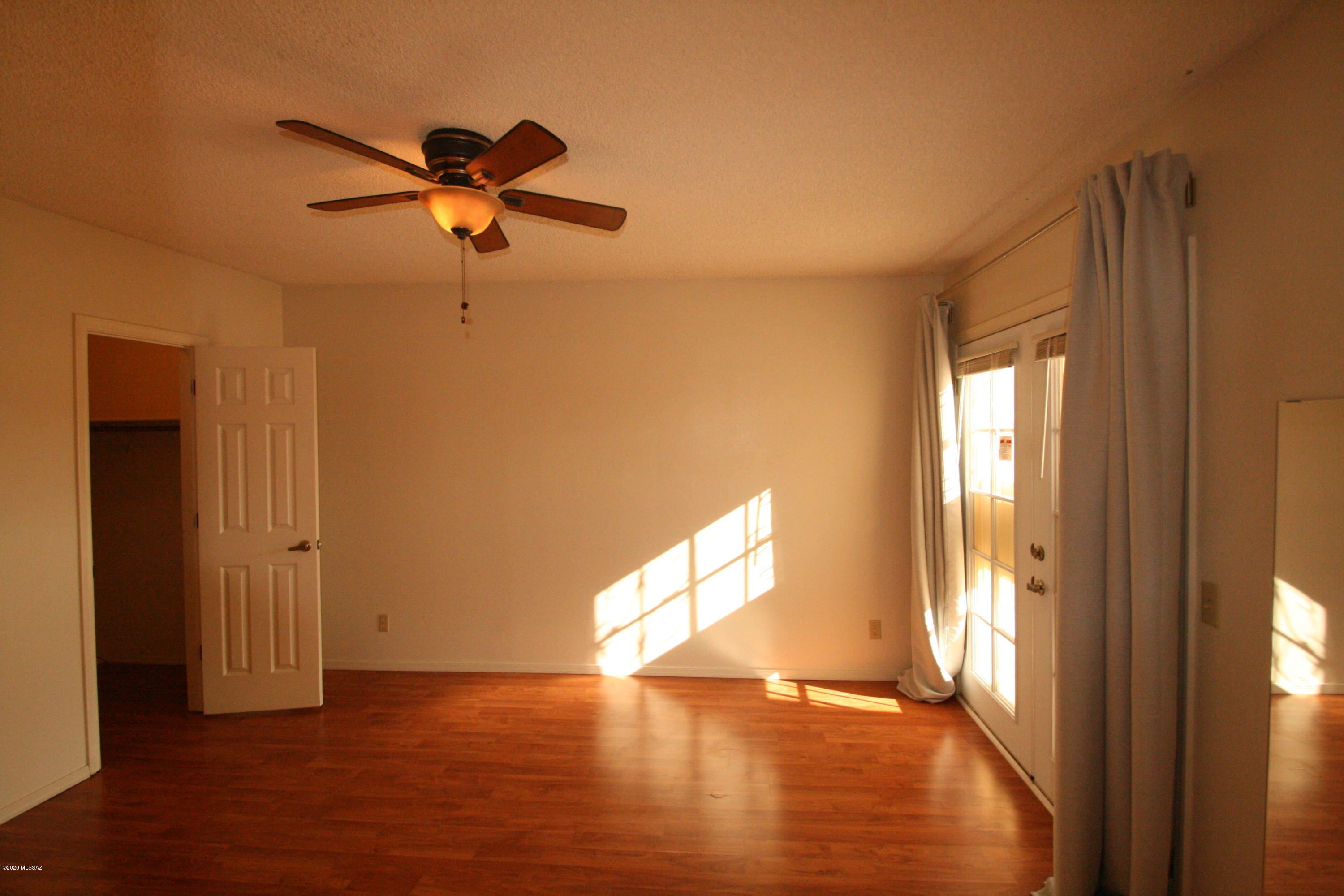 Twelve Hundred River Rd Condos - Residential
