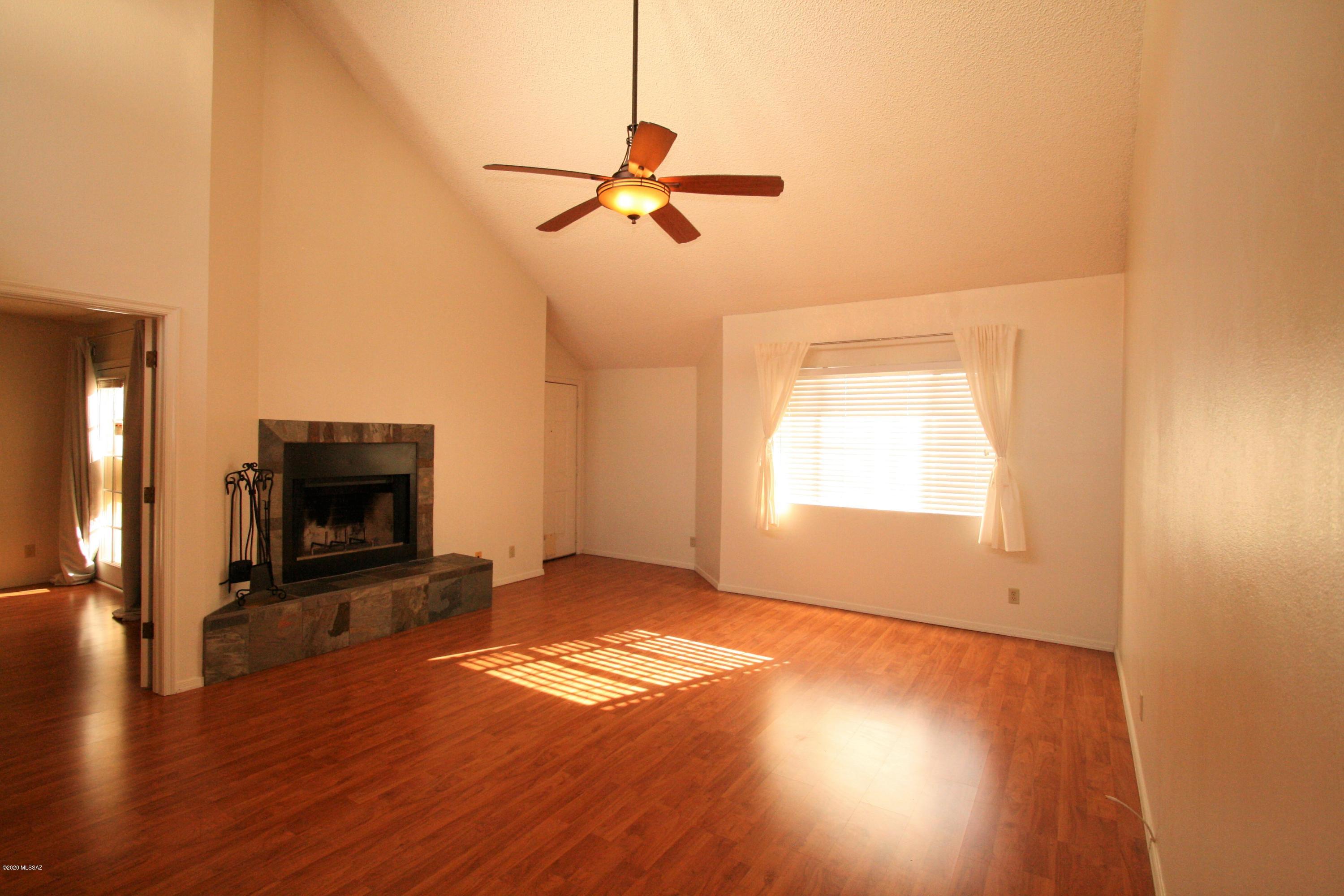 Twelve Hundred River Rd Condos - Residential