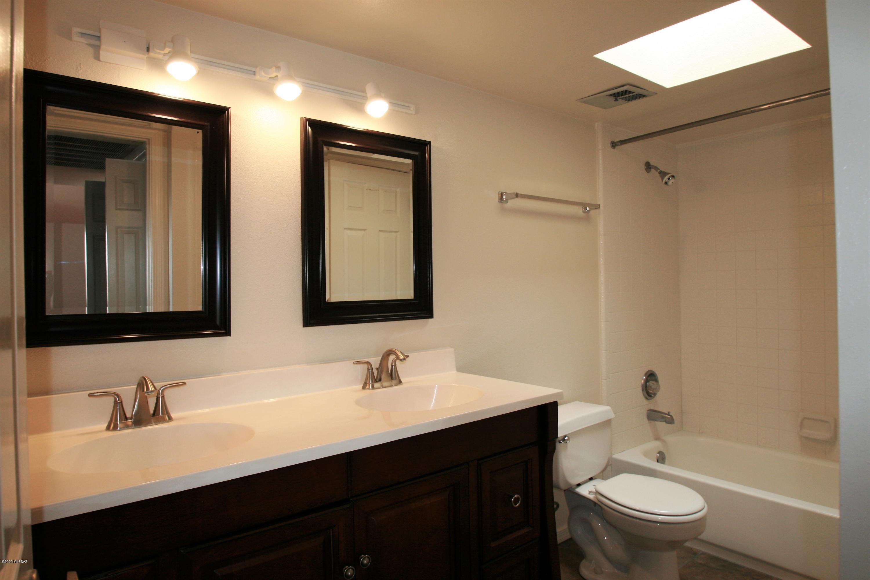 Twelve Hundred River Rd Condos - Residential