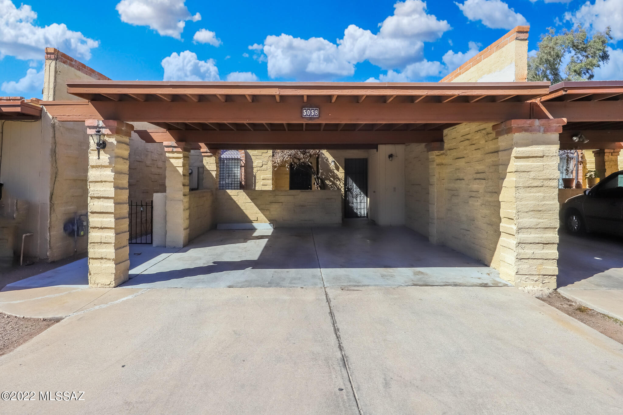 2 Bedroom , 2 bathroom townhome with ceramic tile, fireplace, spacious bedrooms and community pool! Conveniently located near shopping, restaurants, schools and much more.
