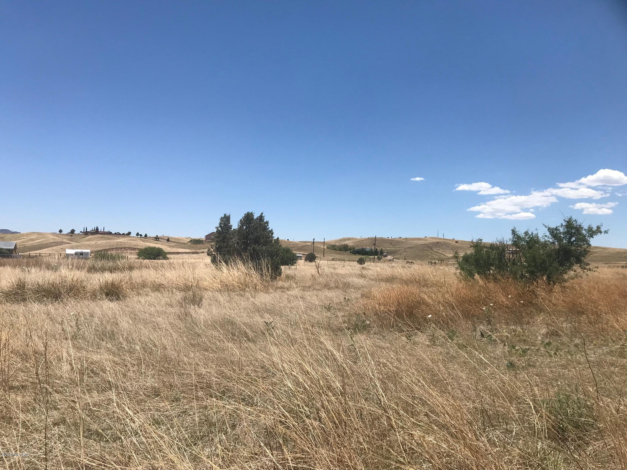Nice, affordable, and  usable 2.3 acres in Sonoita Estates. Great for multiple uses -- home, horses, garden or orchard.  Just minutes from the Sonoita Crossroads and commutable to Tucson and/or Sierra Vista.  Property is a straightforward rectangle and has been staked and flagged for easy identification.  Enjoy the clear country air, rural and mountain views and spectacular sunsets.