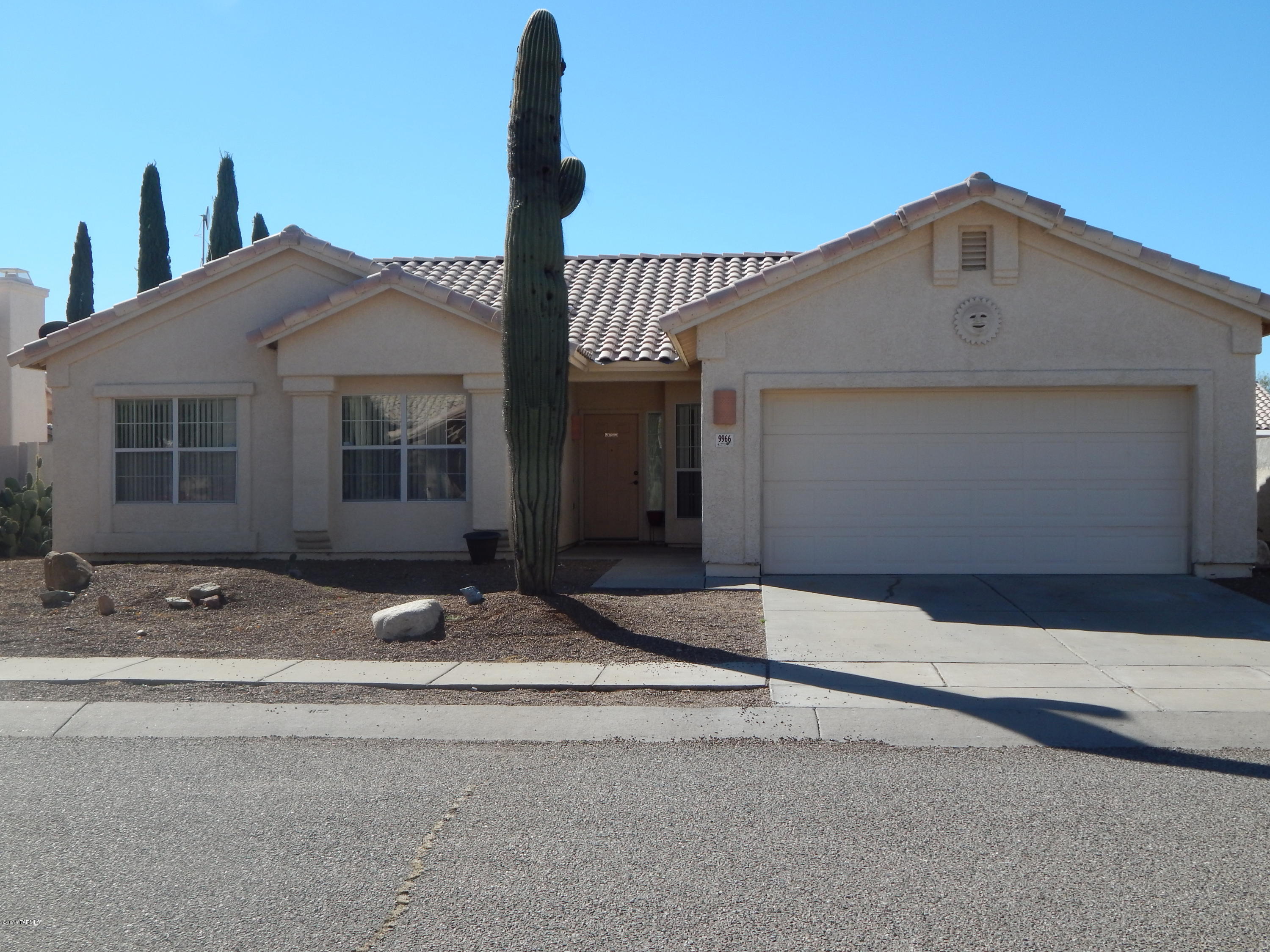 Nice 3 bedroom, 2 bath home located in the Vail School District! This home has ceramic tile throughout, large kitchen and living room and dining room area. The master bath has a separate garden tub and shower. The back yard boasts a sparkling pool and mature vegetation.