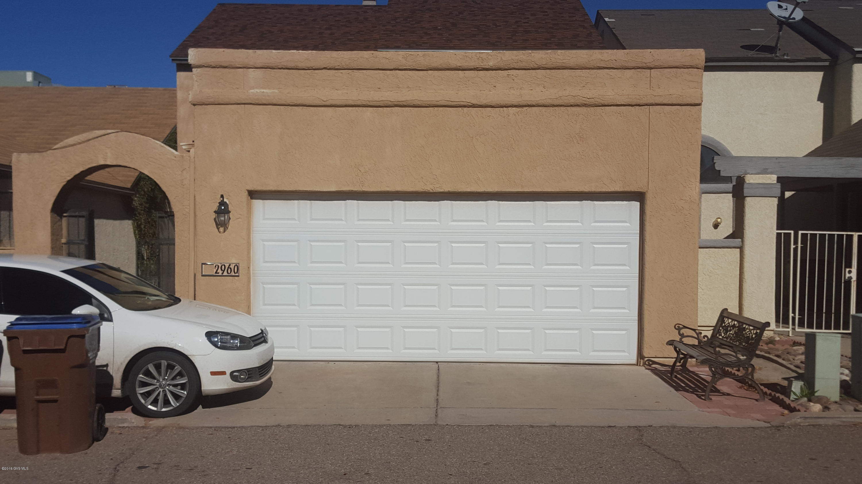 Good starter home with popular floor plan in Northwest Tucson. 2 story home with 3 bedrooms plus a loft, 2.5 bathrooms, Master bedroom on first floor. New water heater, range and microwave. Many other repairs completed. Convenient location close to shopping, Pima Community College, NW YMCA and Tucson National Golf Course.