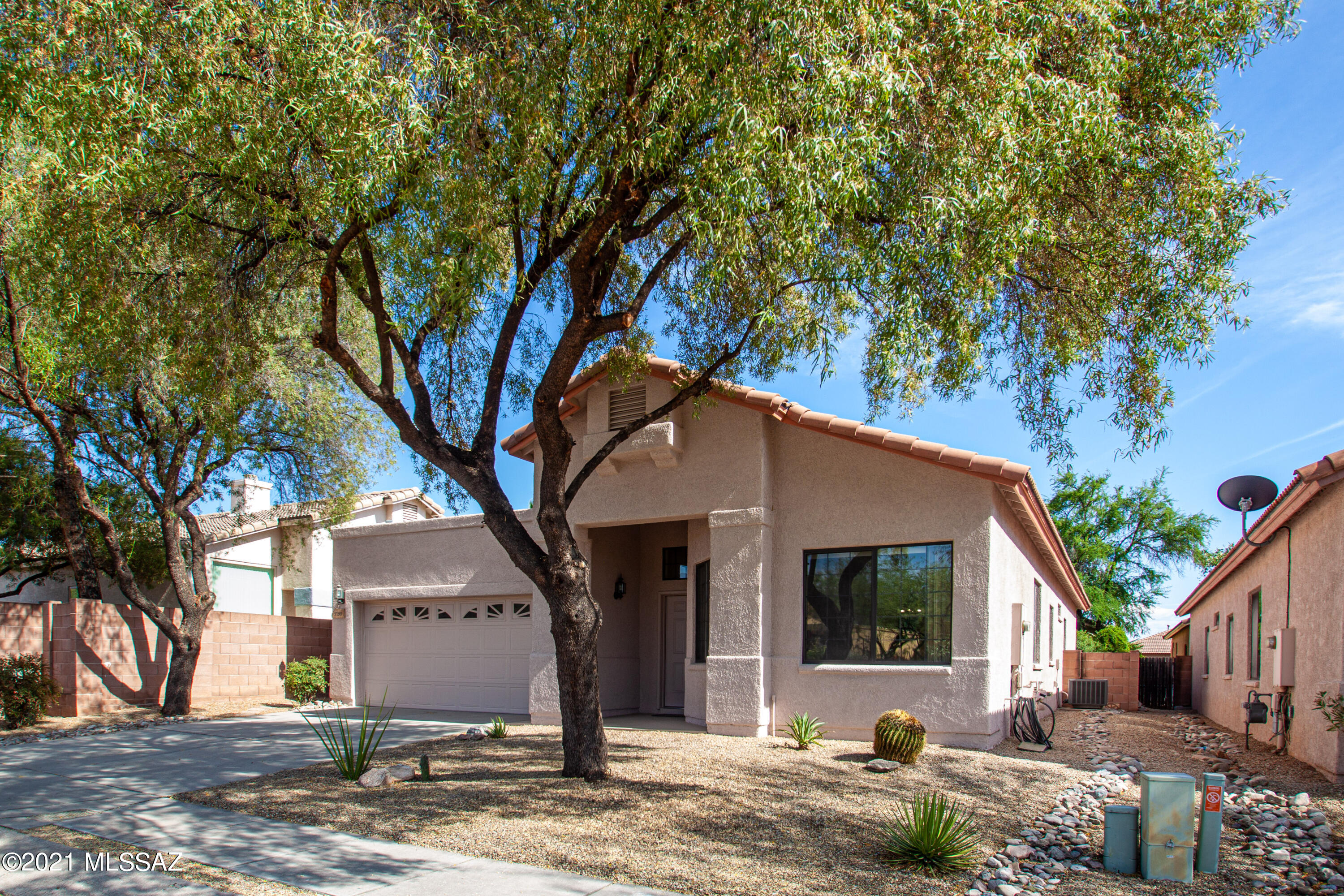 Quality  masonry stucco home by Becklin Homes, located in NE Tucson.  Tastefully remodeled in soft, neutral tones  throughout.  Architecturally interesting features including vaulted ceilings, niches and plant shelves.  Both Formal and casual living and dining spaces  means flexible spaces for today's lifestyle.  New HVAC in 2015.  New 
Quartz countertops throughout, plus new tile and ceiling fans.  Meticulously maintained and lovingly upgraded over time.  Kitchen features stainless steel appliances, gas stove, French door refrigerator, custom tile backsplash with under-counter lighting.  Owner's suite features dual vanity, custom tiled shower surround with quality glass doors, walk in closet and private water closet.   Covered patio and easy care, mature landscape front and back.
