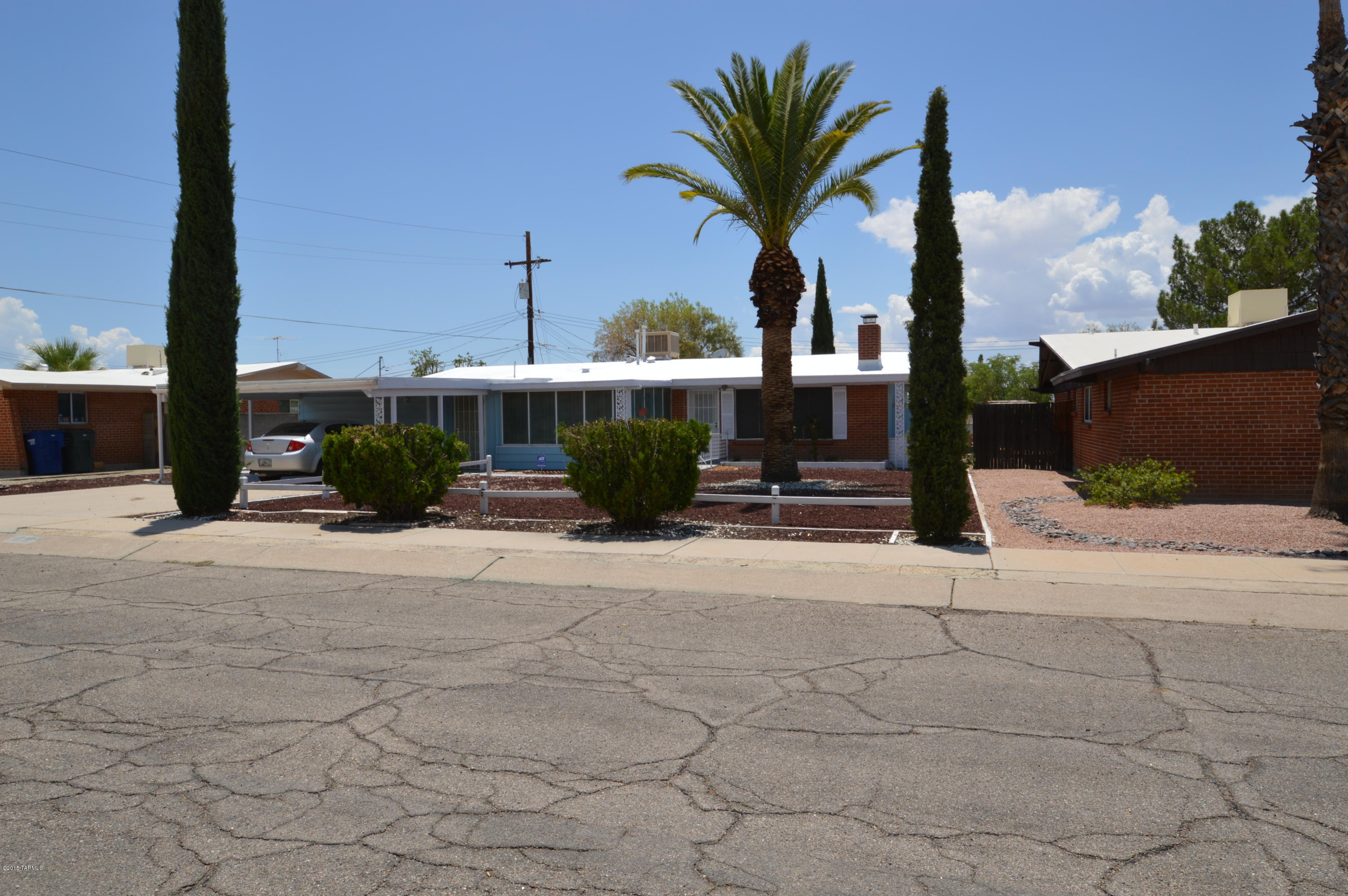 BEAUTIFUL home ready for you! Spacious 3 bedroom home with large living areas and a den is perfect for any family. Remarkable Arizona room is perfect for relaxing on those cool nights without having to worry about critters. Den has its own AC unit to keep cool in on those hot summer days. Large backyard is great for the family pet or for entertaining guests! Location is KEY and this home will open many doors! Great schools, close to the golf course, and near shopping makes for a great place to live! Don't wait for this one to be gone, CALL NOW!!