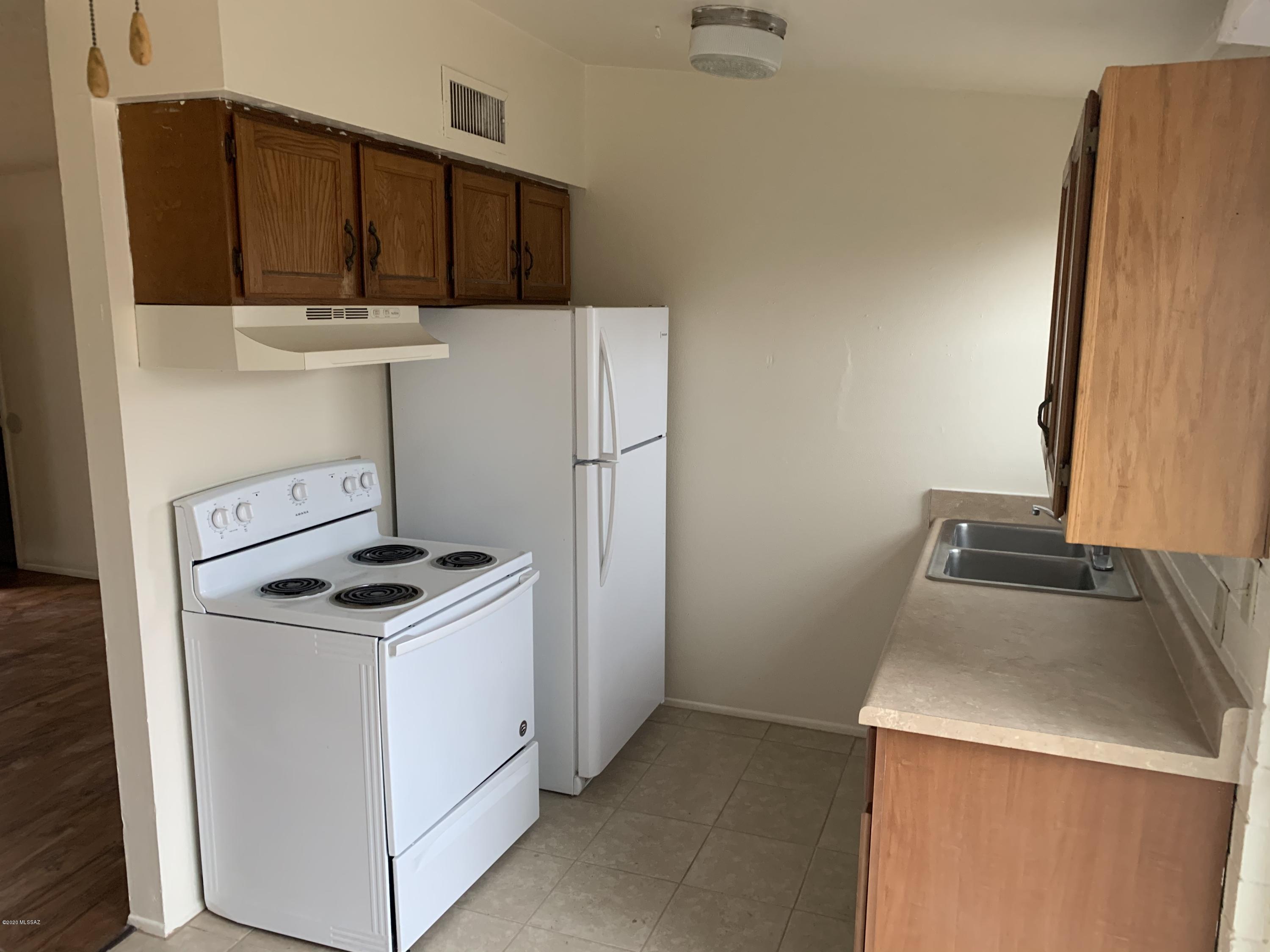 El Pasadena Tract - Residential Lease