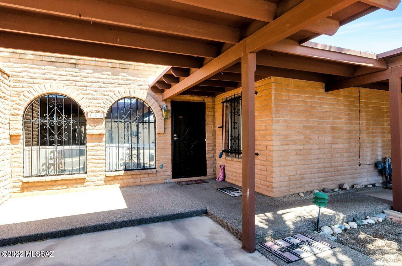Great Location, near restaurants, shopping and close to the community pool. Great floorplan, 2nd bedroom has a large closet. Two covered carport spaces. Shady north facing patio with easy care yard and extra storage. Very well maintained but needs updating.
