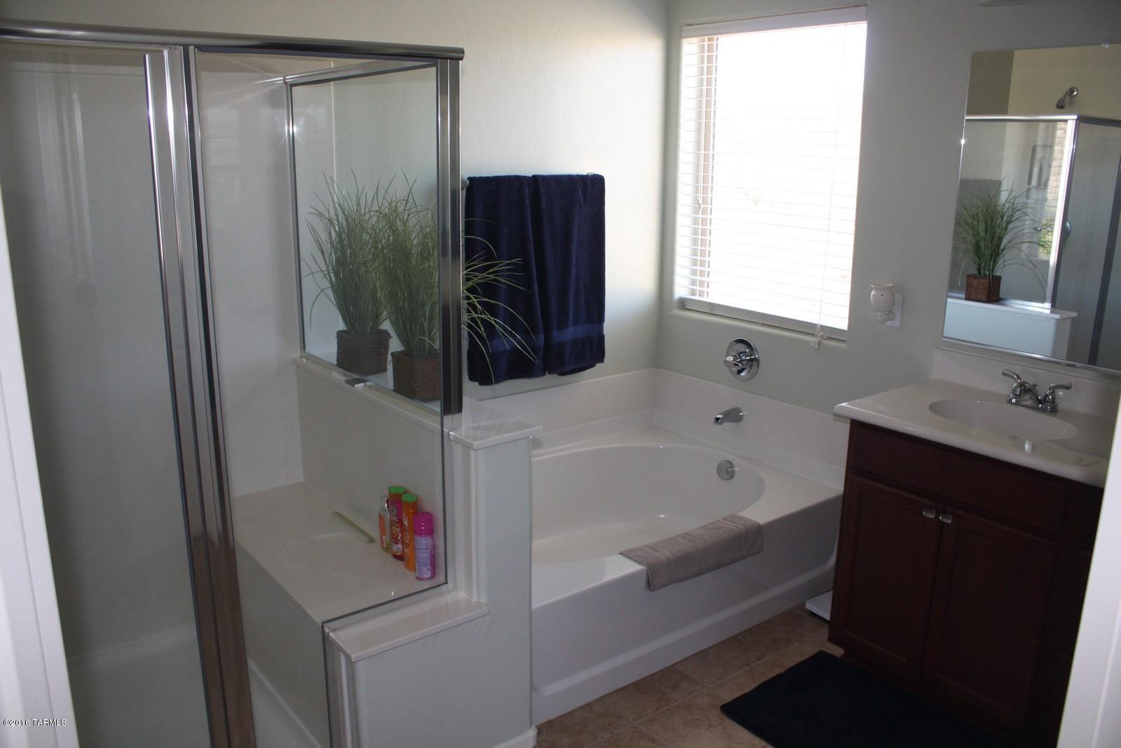 Rancho Del Lago (B37-38) - Residential Lease