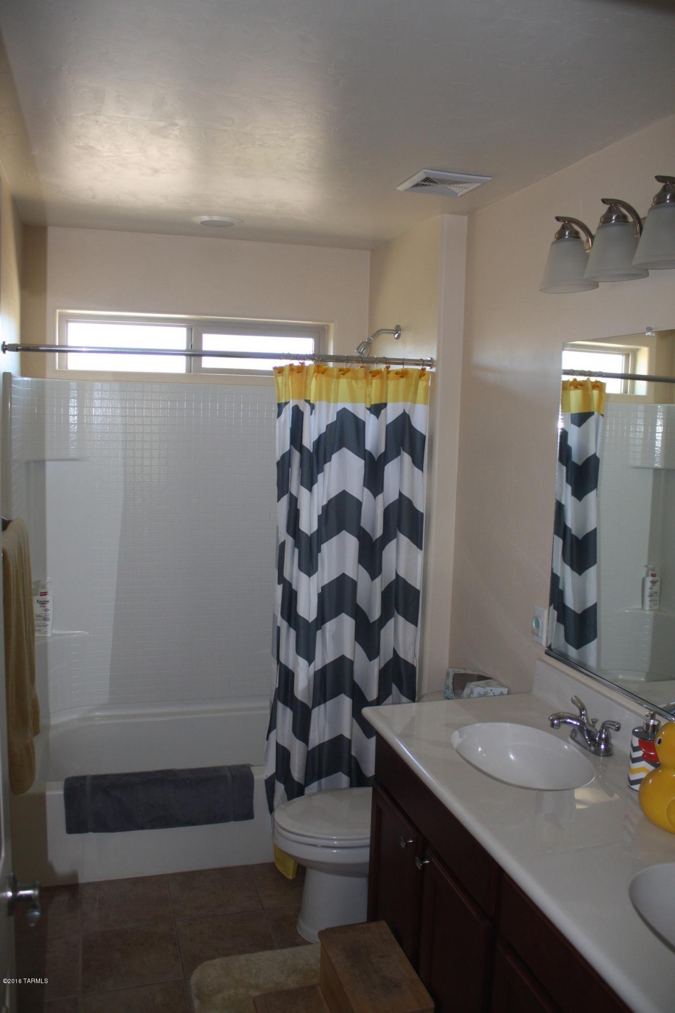 Rancho Del Lago (B37-38) - Residential Lease