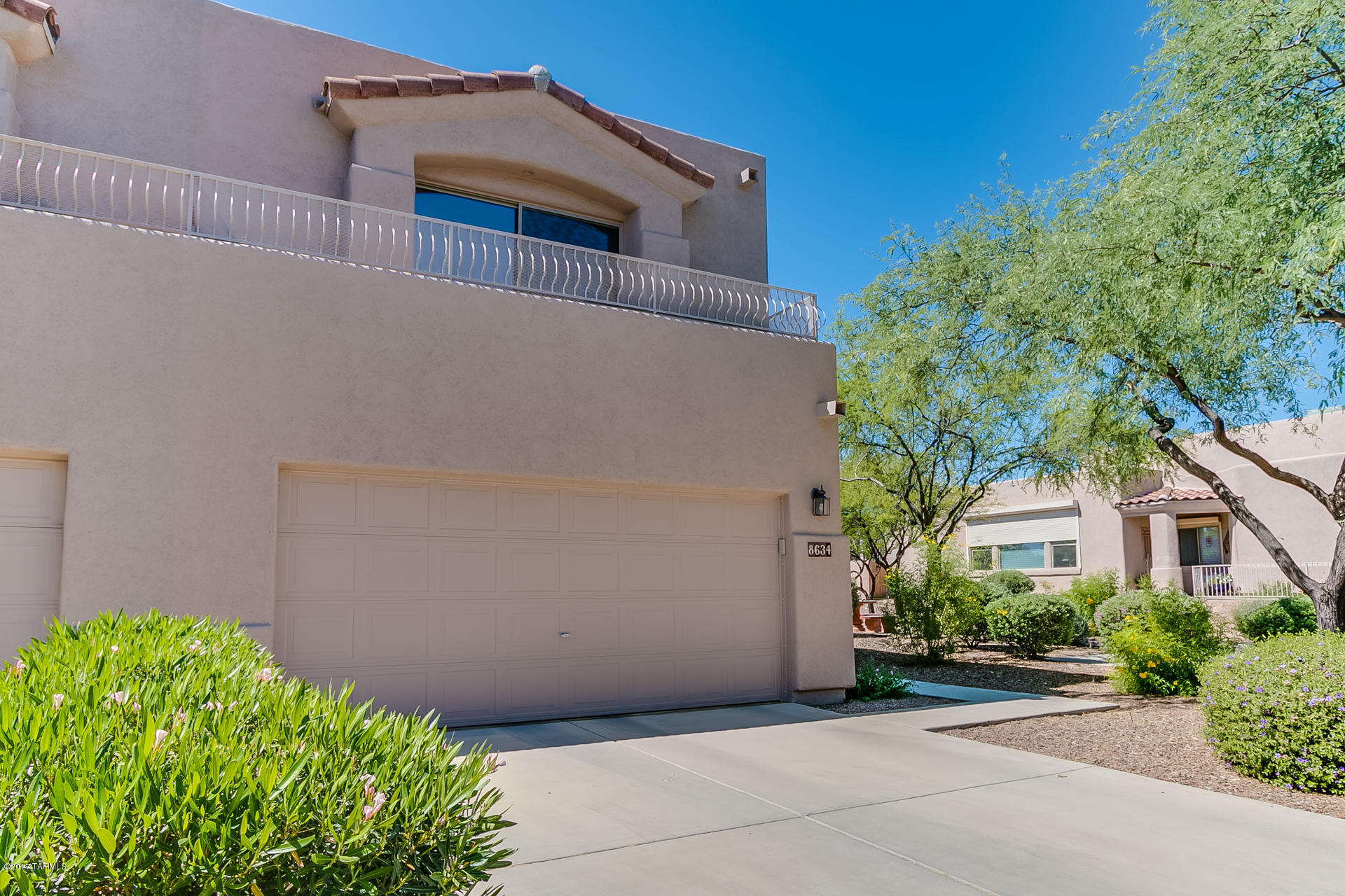 Views of the Catalina Mountains & gorgeous Arizona Sunsets in the heart of Tucson's eastside! Great floorplan -- 2 bedrooms, loft and Guest Quarters which could be converted to a 3rd bedroom or used as studio, den, gym... This is a
must see -- beautiful end unit with fresh designer paint, 16'' tile, bamboo laminate floors, plantation shutters, custom counter tops,  drinking water purification
system, new sinks & faucets, large loft with custom built-in desk, pre-wiring for security system & more. Spacious master bedroom features walk-in
closet, sitting area & stunning views. Garage interior walls are finished & painted; floors are epoxy-coated. Walking distance to Sahuaro High & Magee. Convenient to bike & walk trails & parks. Irrigated garden boxes stay! Small gated-community,low HOA fee