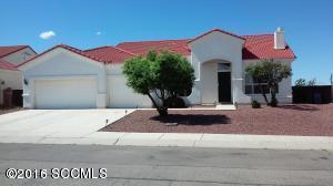 Beautiful house with a large back yard.[] Close to Freeway.