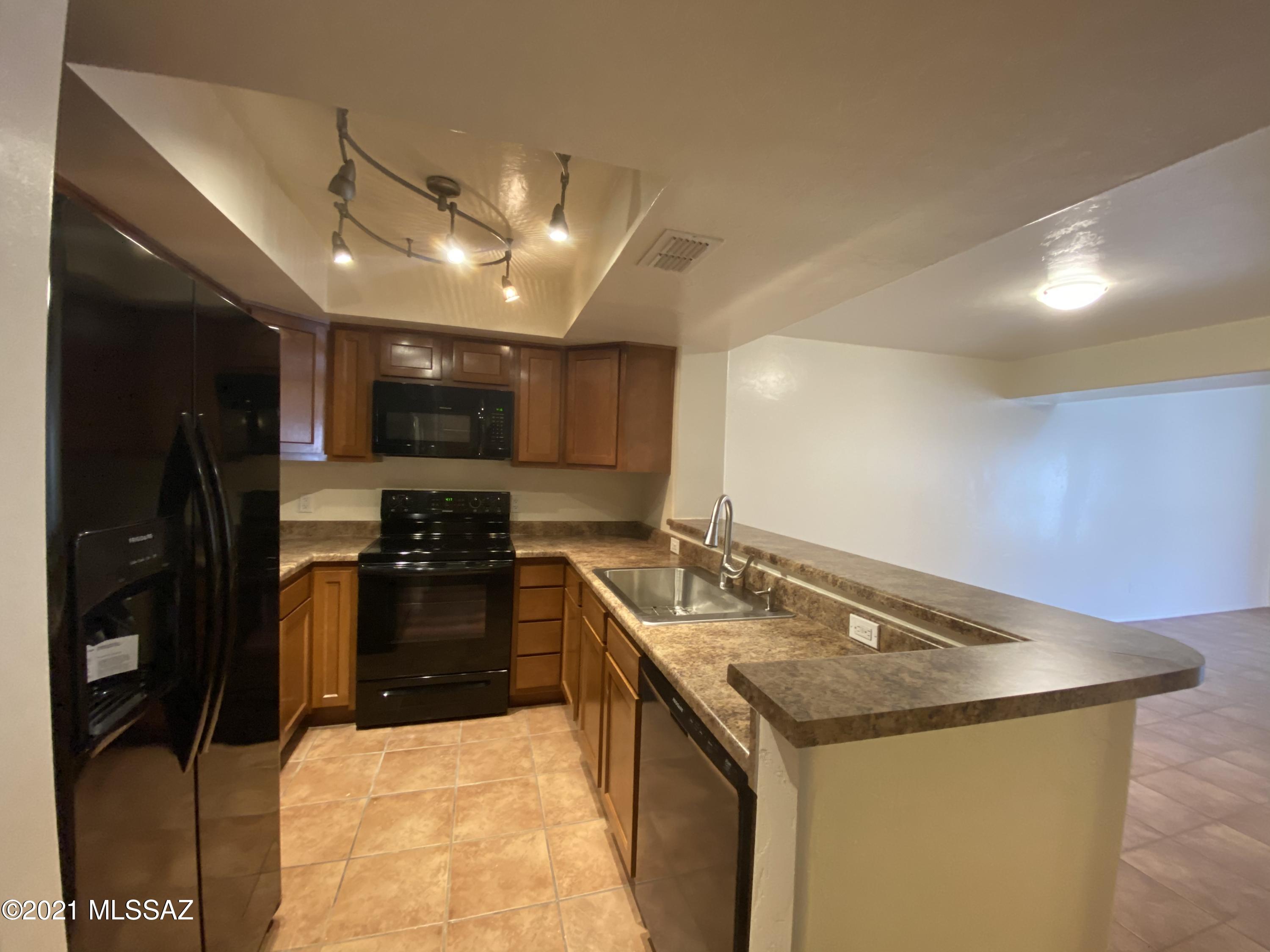 Mountain View Condos. (1-76) - Residential Lease