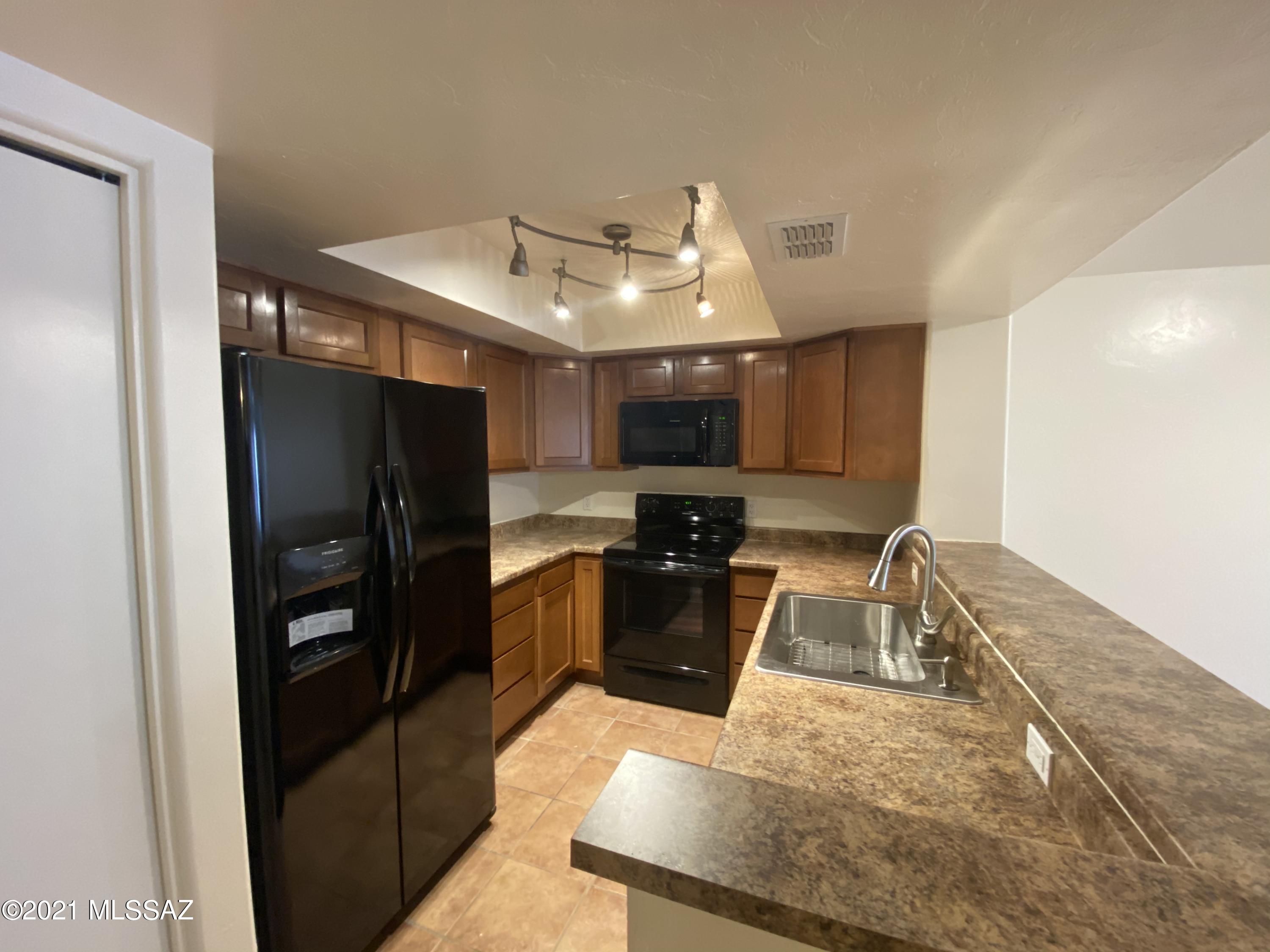 Mountain View Condos. (1-76) - Residential Lease