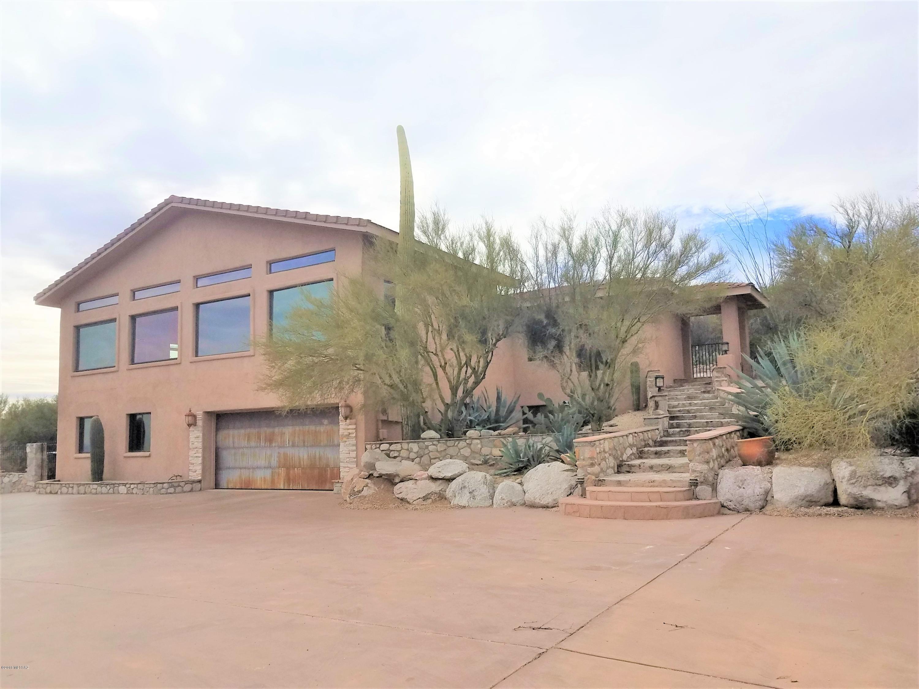 Beautiful house in desirable Cimarron Foothills Estates.  This incredible find has great panoramic views of the mountains and city.  At ground level the home has 4 bedrooms, two with there own bathroom and a separate bathroom in the hallway.  Upstairs we have the large master suite, with a very nice walk in closet, dual sink master bathroom with separate tub and shower.  You also get to enjoy those panoramic views from the large living room and dinning room windows.  This house is a jem, do not let it slip through your fingers.  Online auction begins 06/02/18 and ends 06/06/18.