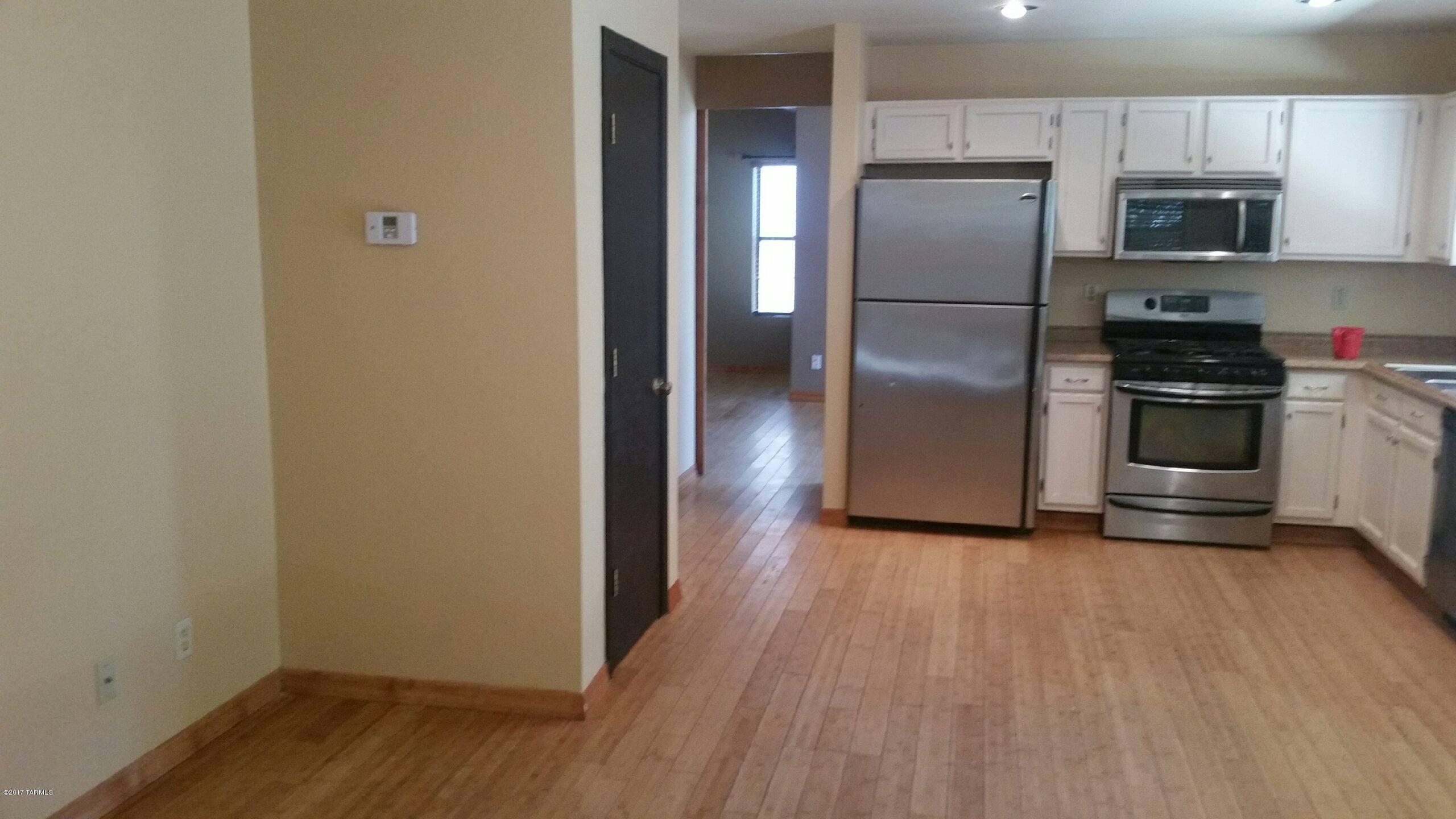 Country Club(1-221) - Residential
