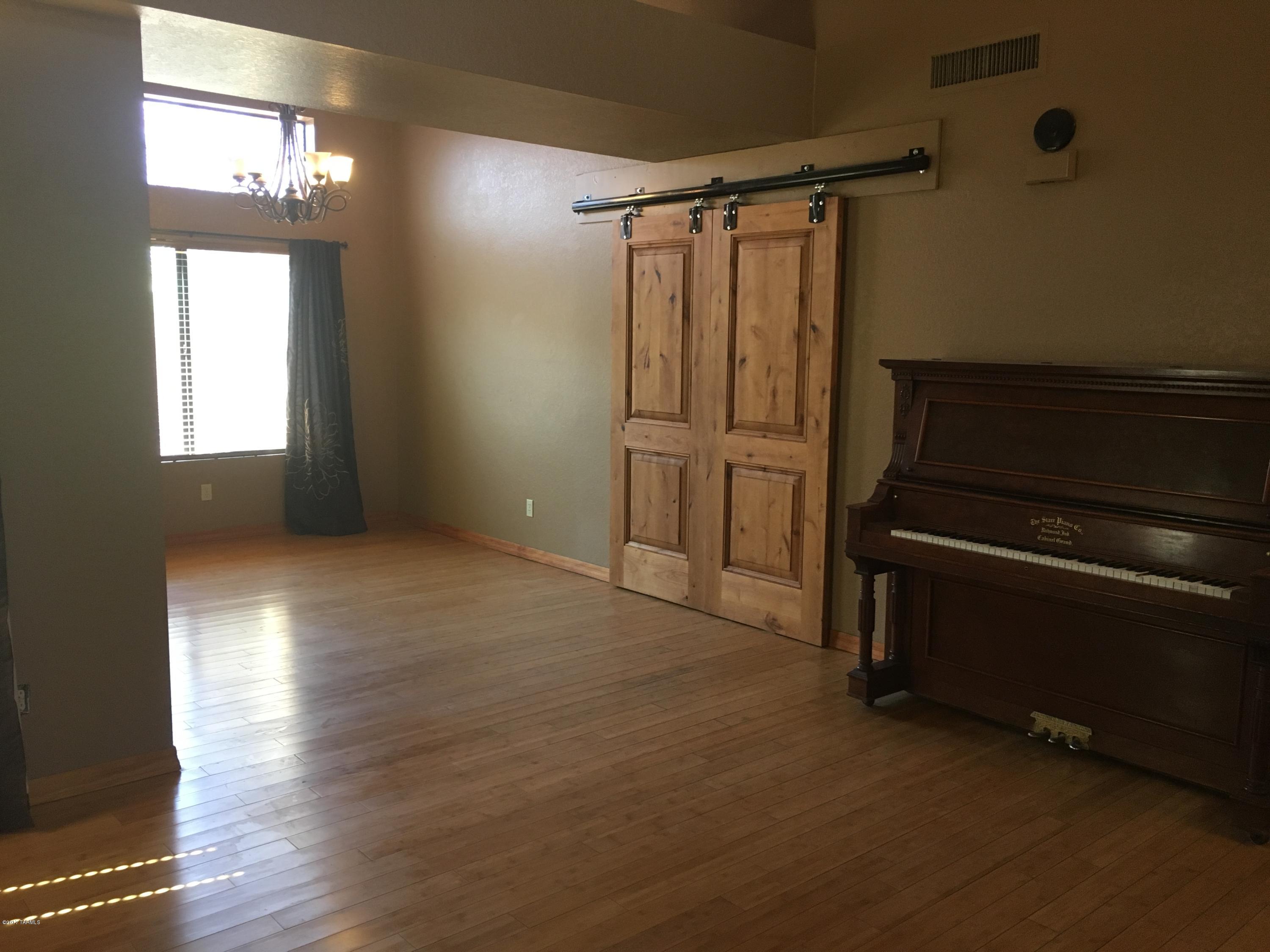 Country Club(1-221) - Residential