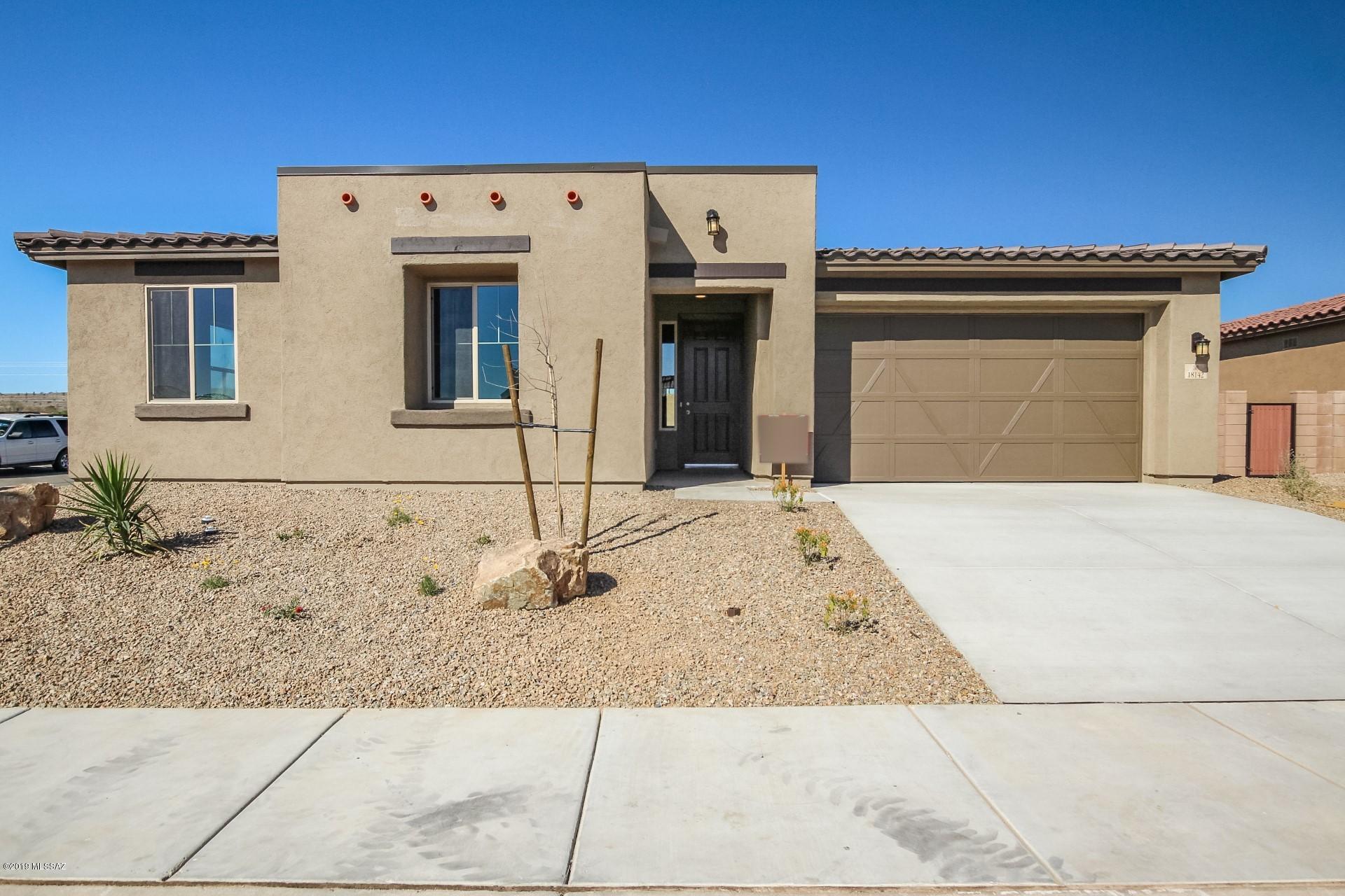 The ranch-style Delaney plan offers a spacious kitchen with extended maple cabinets, granite countertops, a center island and a breakfast nook with bay window.  In addition to the breakfast nook this home features a formal dining room.  At the end of the day, escape to the relaxing covered patio or the private master suite with extended tile surround shower and expansive walk-in closet. Home features 18'' ceramic tile flooring with carpet in all bedrooms.