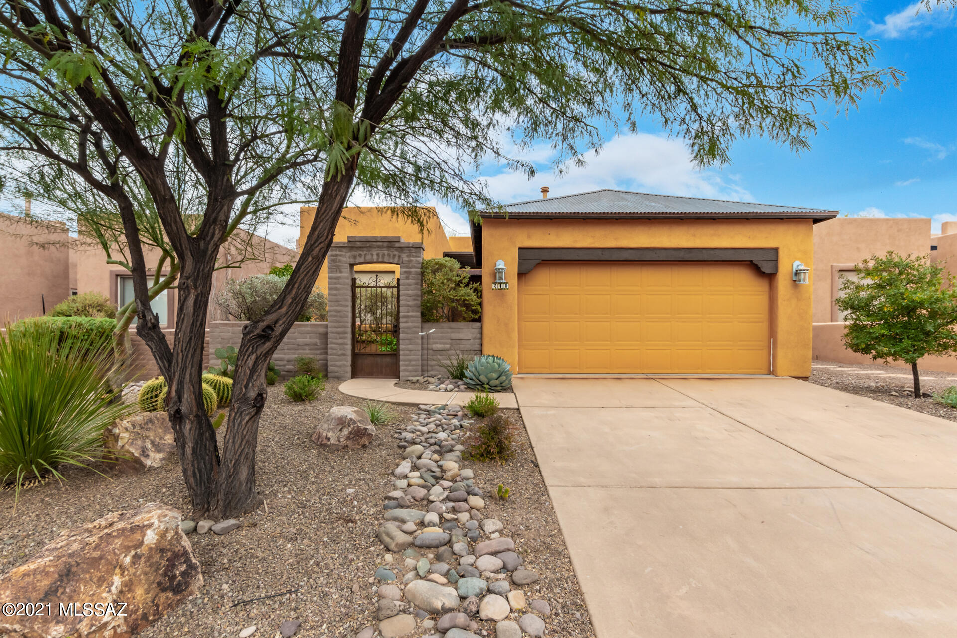 Barrio Trails Head - Residential