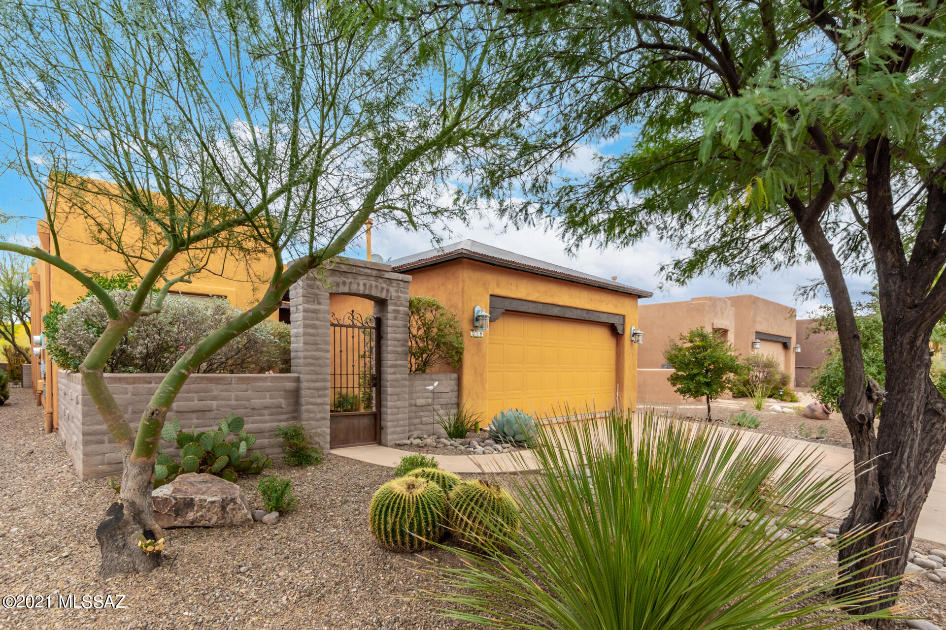Barrio Trails Head - Residential