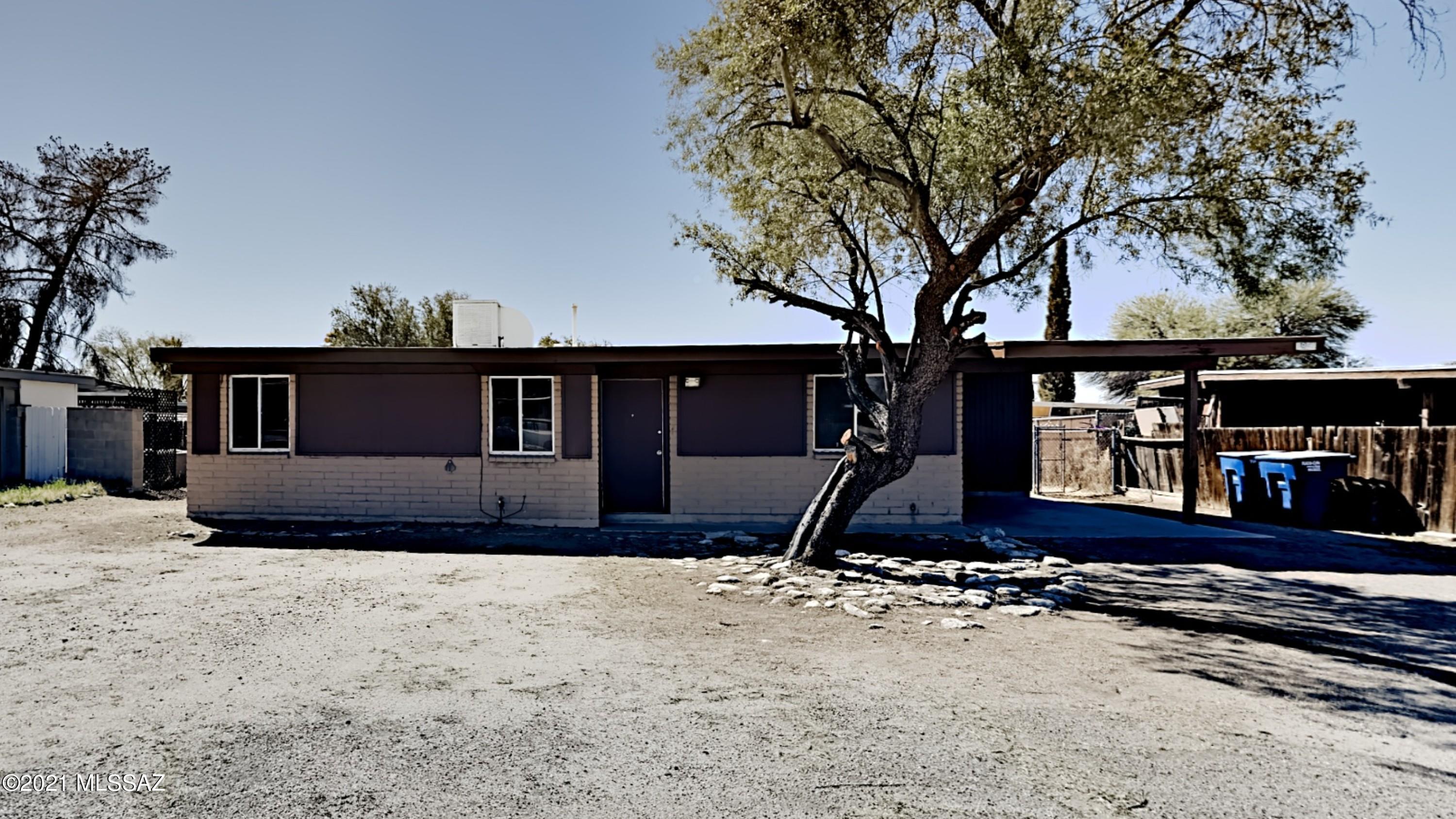 VACANT! Welcome home! Wonderful single-story home! Spacious living area with sliders out to the patio. The kitchen offers white cabinetry and a stainless steel range. Good sized master and secondary bedrooms. Come see it today!