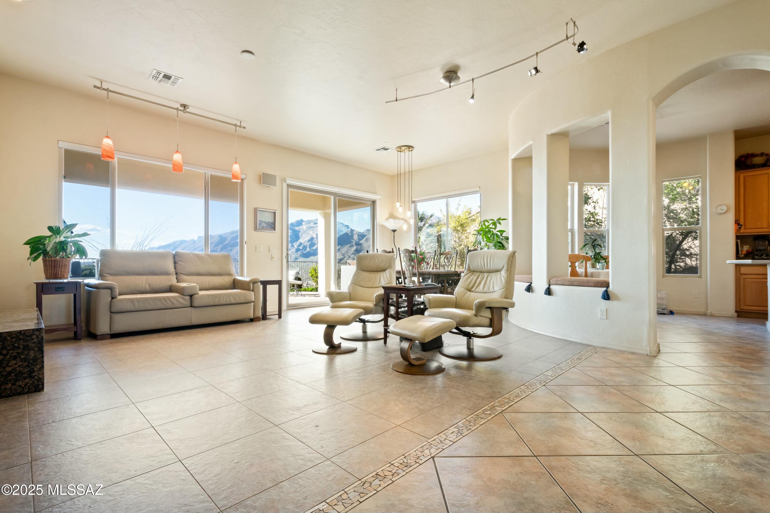 Sabino Mountain (1-290) - Residential