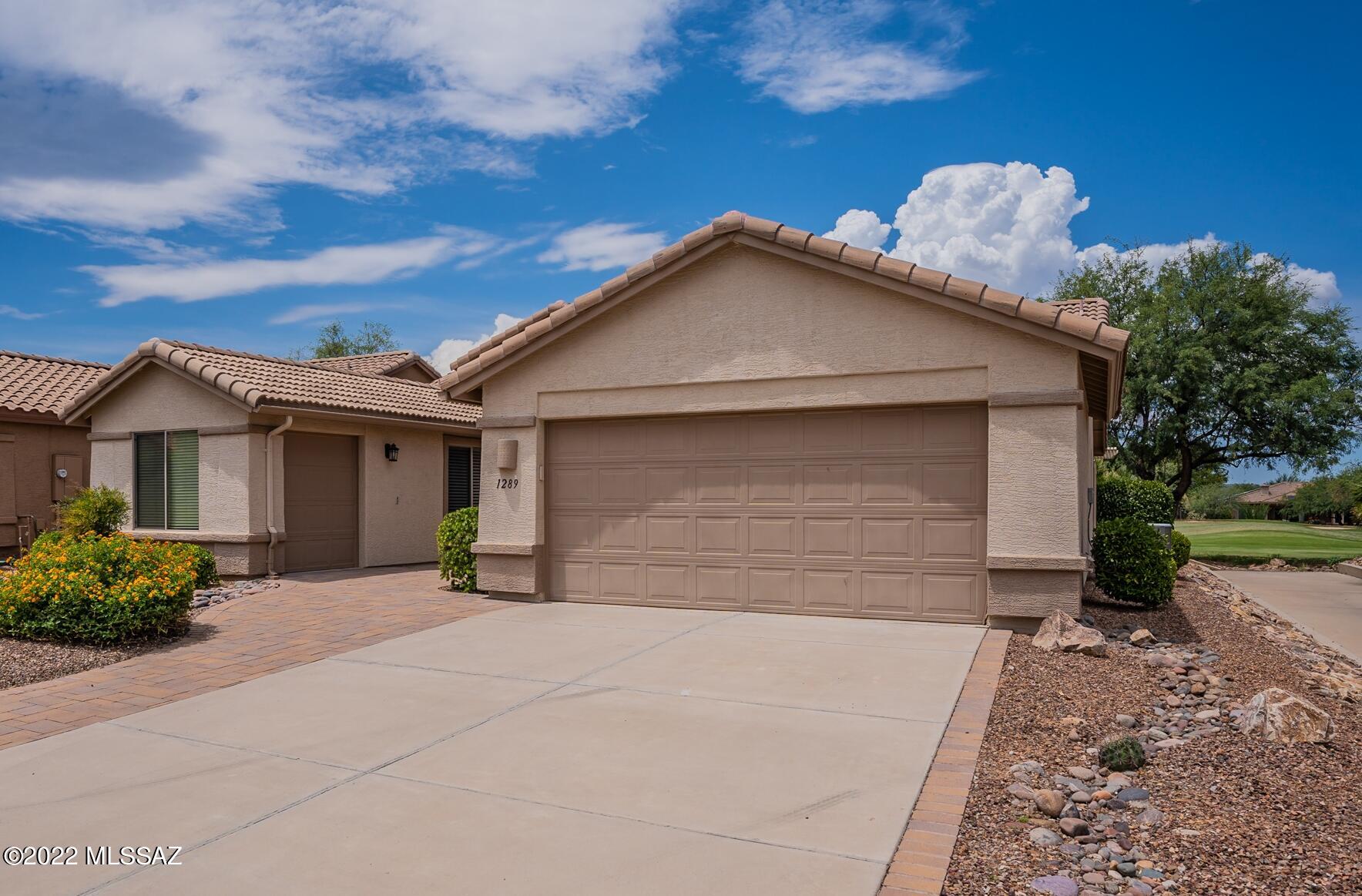 This Oakmont model has been a favorite of many Quail Creek residents. Obviously for 20 years these original owners enjoyed its size (1569sf), functional floorplan (great room, den, split bedrooms) and excellent location (fairway of the 1st hole). Only one immediate neighbor guarantees privacy in this backyard oasis. Golfers will love the short distance from the golf cart garage to the Pro Shop. This home offers a comfortable lifestyle with easy-care tile floors, spacious great room, upgraded kitchen for entertaining. Low maintenance desert landscaping assures more time for social and recreational activities.