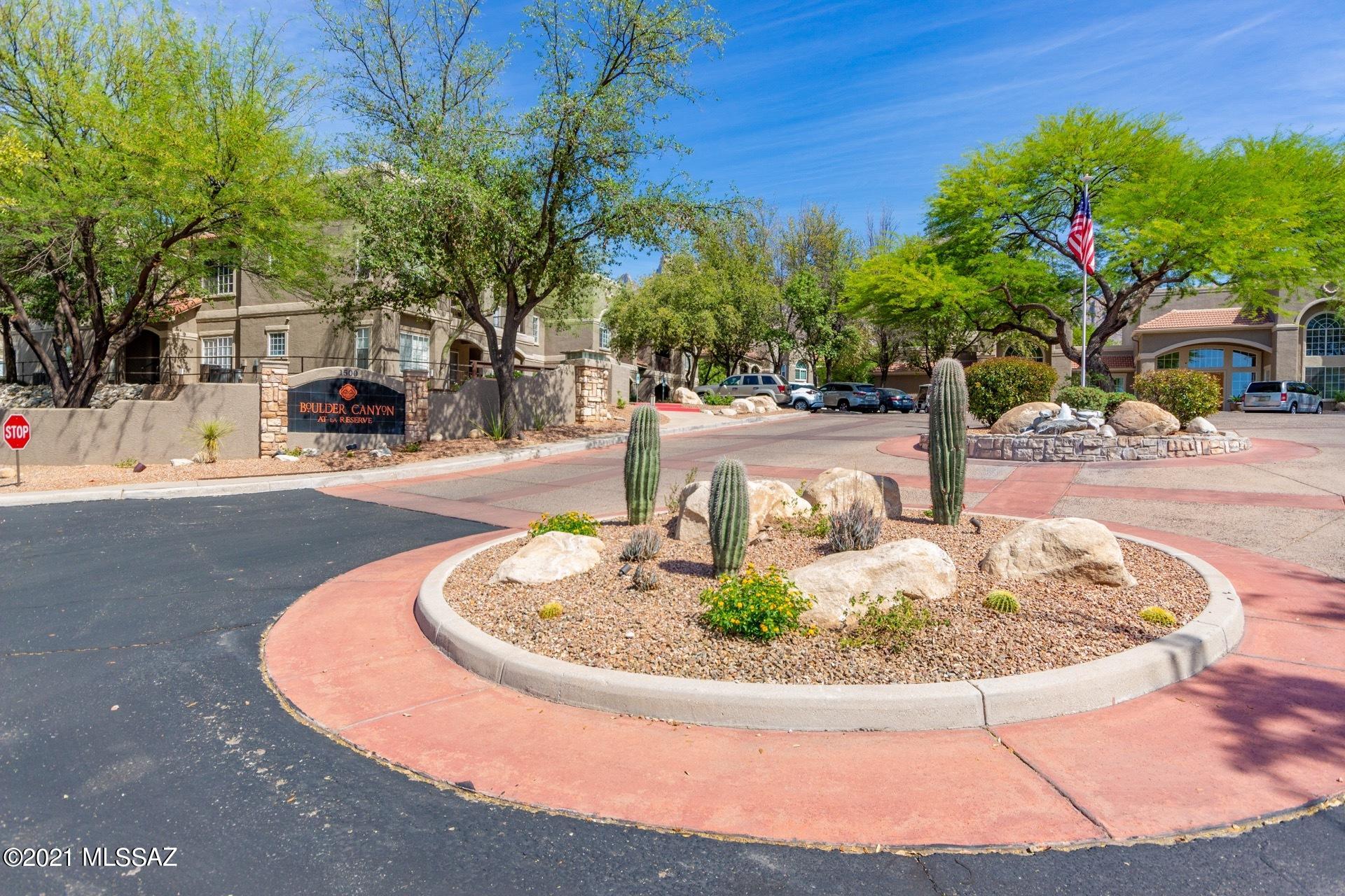 Fully furnished condo in beautiful Oro Valley! Equipped with everything you need - house wares, linens, full-size washer & dryer, cable and Wi-Fi. Relax on your covered patio or take a dip in the sparkling pool! Close to fine dining and shopping, and the best views