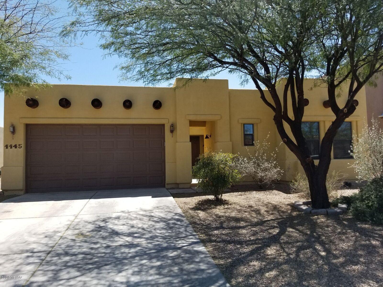 WOW! CHECK OUT THIS FABULOUS HOME W/ 4 BEDROOMS, 3 BATHS, A GORGEOUS KITCHEN W/ GE PROFILE STAINLESS APPLIANCES, REALLY PRETTY GRANITE COUNTERS AND A LARGE GRANITE BREAKFAST BAR. SUPER COOL SINK AND FAUCET, A BREAKFAST NOOK, AND A LARGE PANTRY ROUND OUT THIS CHEF'S KITCHEN. AWESOME LIGHTING FIXTURES TOO. THE GREAT ROOM CONCEPT INCLUDES A LARGE FAMILY ROOM & SEPARATE FORMAL DINING AREA BOTH OF WHICH ARE OPEN TO THE KITCHEN. THERE IS A LARGE LAUNDRY ROOM, 2 CAR EXTENDED GARAGE, FOUR GOOD SIZED BEDROOMS, 2 FULL & 1 HALF BATHS, SEVERAL STORAGE CLOSETS & A SWEET FRONT COURTYARD TO WELCOME YOUR GUESTS. LARGE MASTER BEDROOM W/ EN-SUITE BATH HAS A HUGE CLOSET! CEILING FANS & COLD AC KEEP THIS HOUSE COOL. COME AND SEE THIS WONDERFUL, SPACIOUS FAMILY HOME... YOU WON'T WANT TO LEAVE!