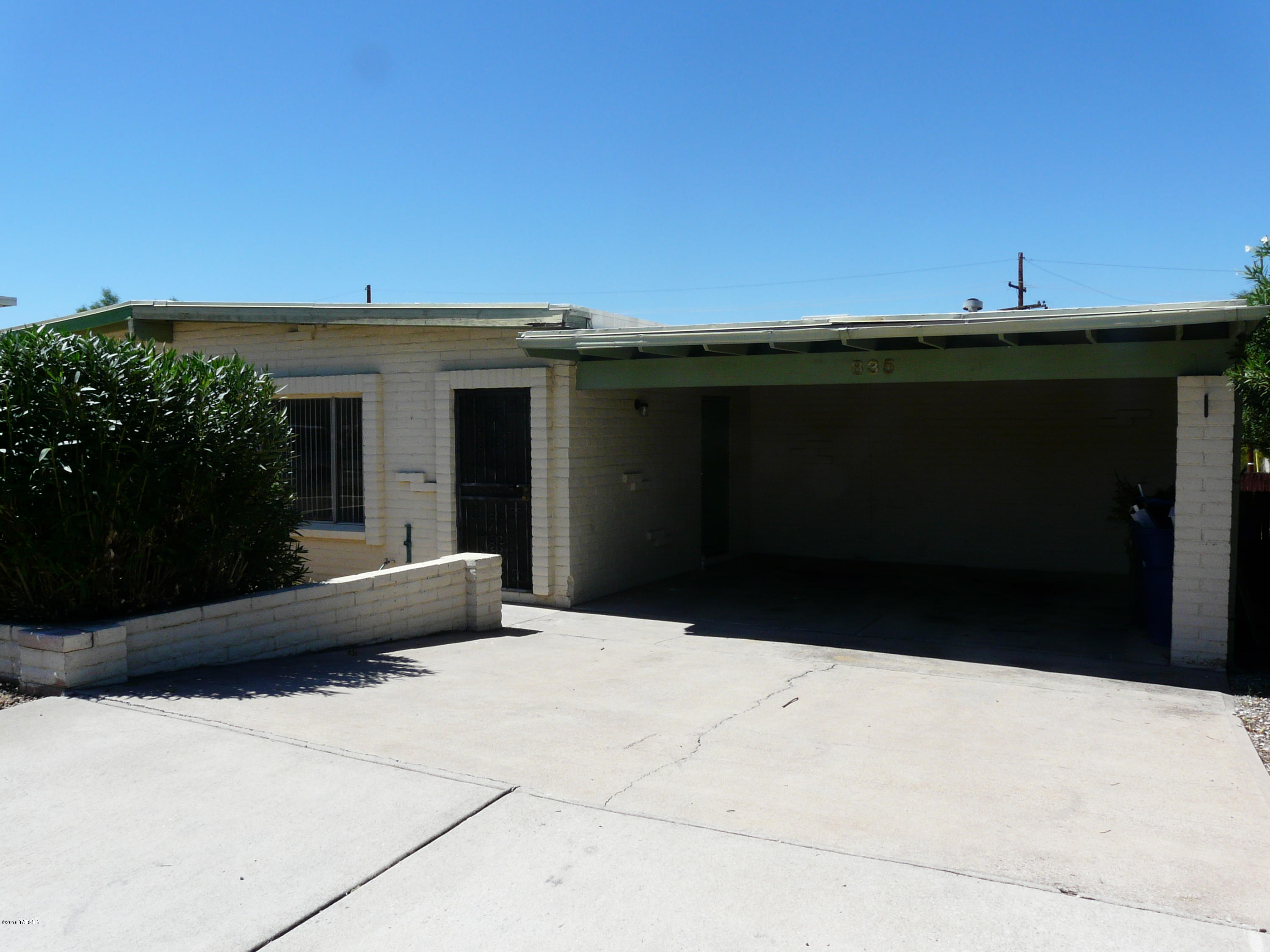Fantastic 3 bedroom 2 bath townhouse. This townhouse has a large living area, nice kitchen, 2 car carport, tile throughout and a nice back yard. This home is close to schools, restaurants, shopping and public transportation. Call today, this one won't last.