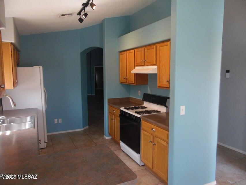 Golden Hills (1-35) - Residential Lease
