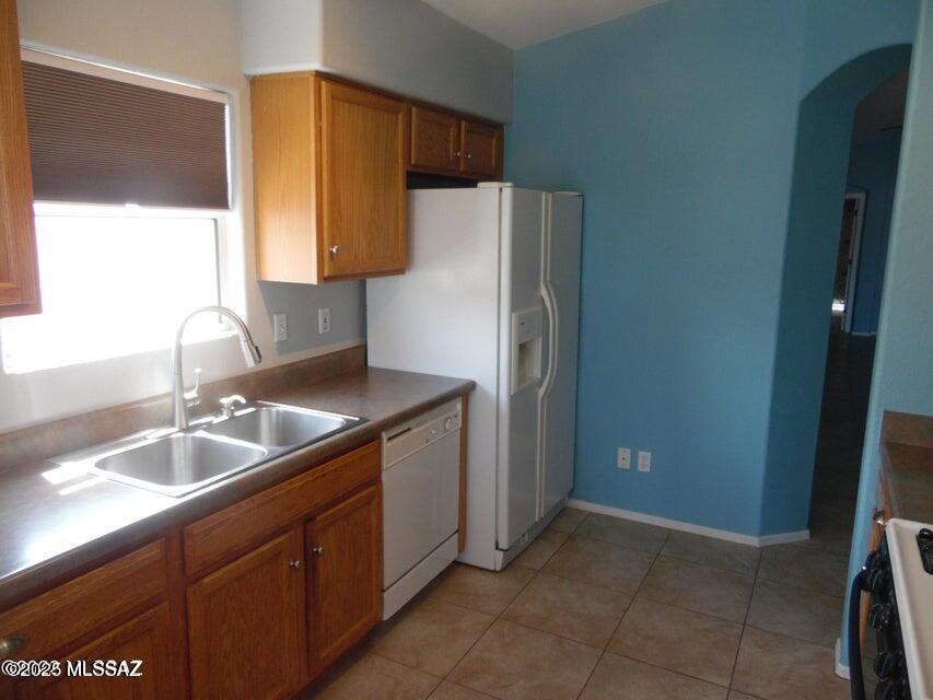 Golden Hills (1-35) - Residential Lease