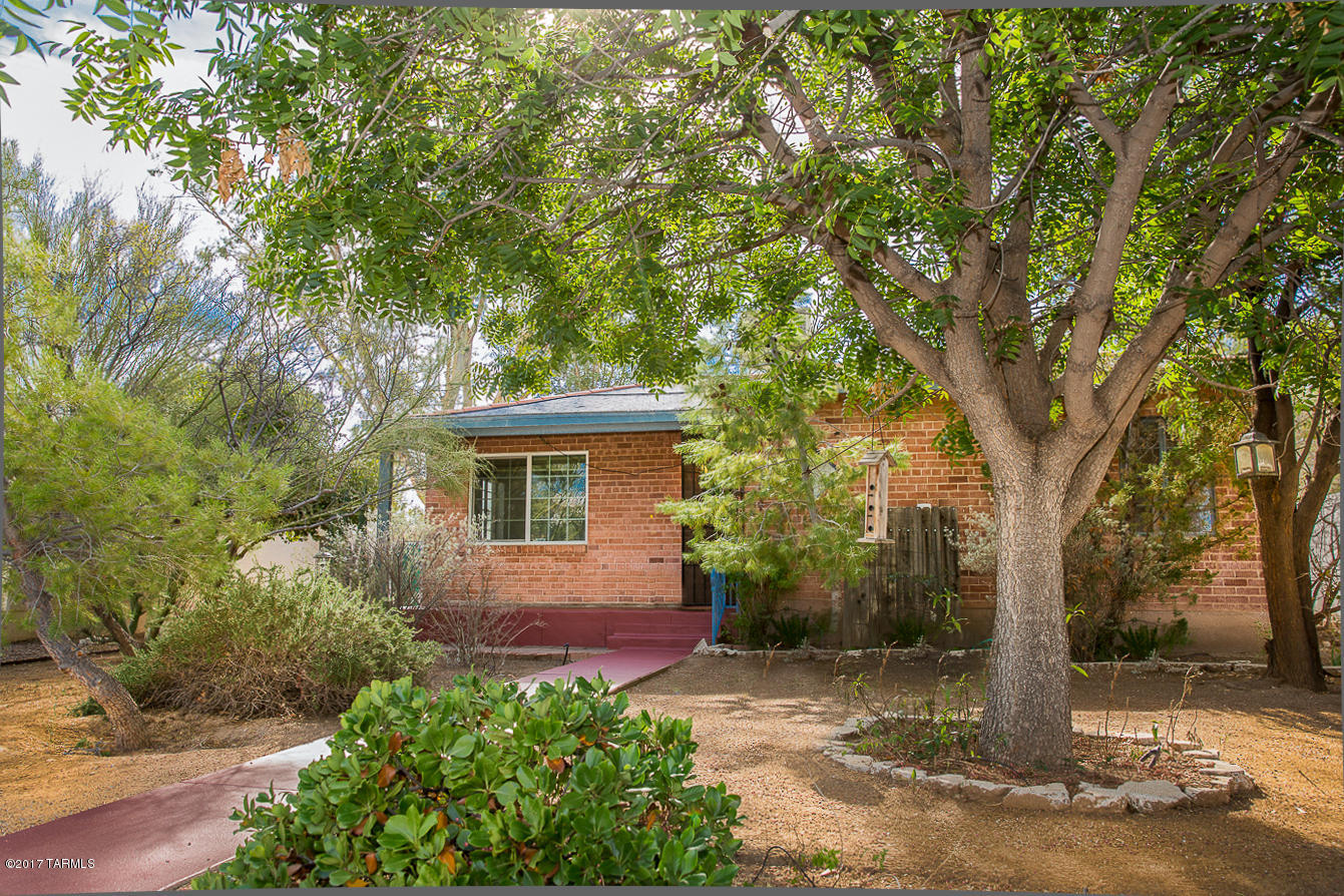 FANTASTIC Remodeled University Area Gem!  Brand New Roof on this meticulously cared for home.  STAINLESS STEEL Frigidaire Gallery Series Kitchen Appliances, 5 Burner GAS Stove, Birch Cabinets w/Crown Molding, Under Cabinet Lighting, GRANITE Counters, BRUSHED NICKEL Hardware and Plumbing Fixtures, TRAVERTINE Backsplash.  GORGEOUS Distressed MAPLE HARDWOOD FLOORING and 18'' x 18'' TRAVERTINE in Kitchen, Bathroom & Den.  Water Softener, RO, Stacked Washer & Dryer, Granite Laundry Counters and Birch Cabinets, Newer Water Heater. UPGRADED ELECTRIC Panel and Electric Outlets, Plenty of PARKING for SEVERAL AUTOS off Back Alley Entrance.  Mature trees & lovely cactus gardens. Gas Pack Furnace and A/C plus Master Cool Evap.  Fabulous Bright and Spacious Den with large glass windows to view yard