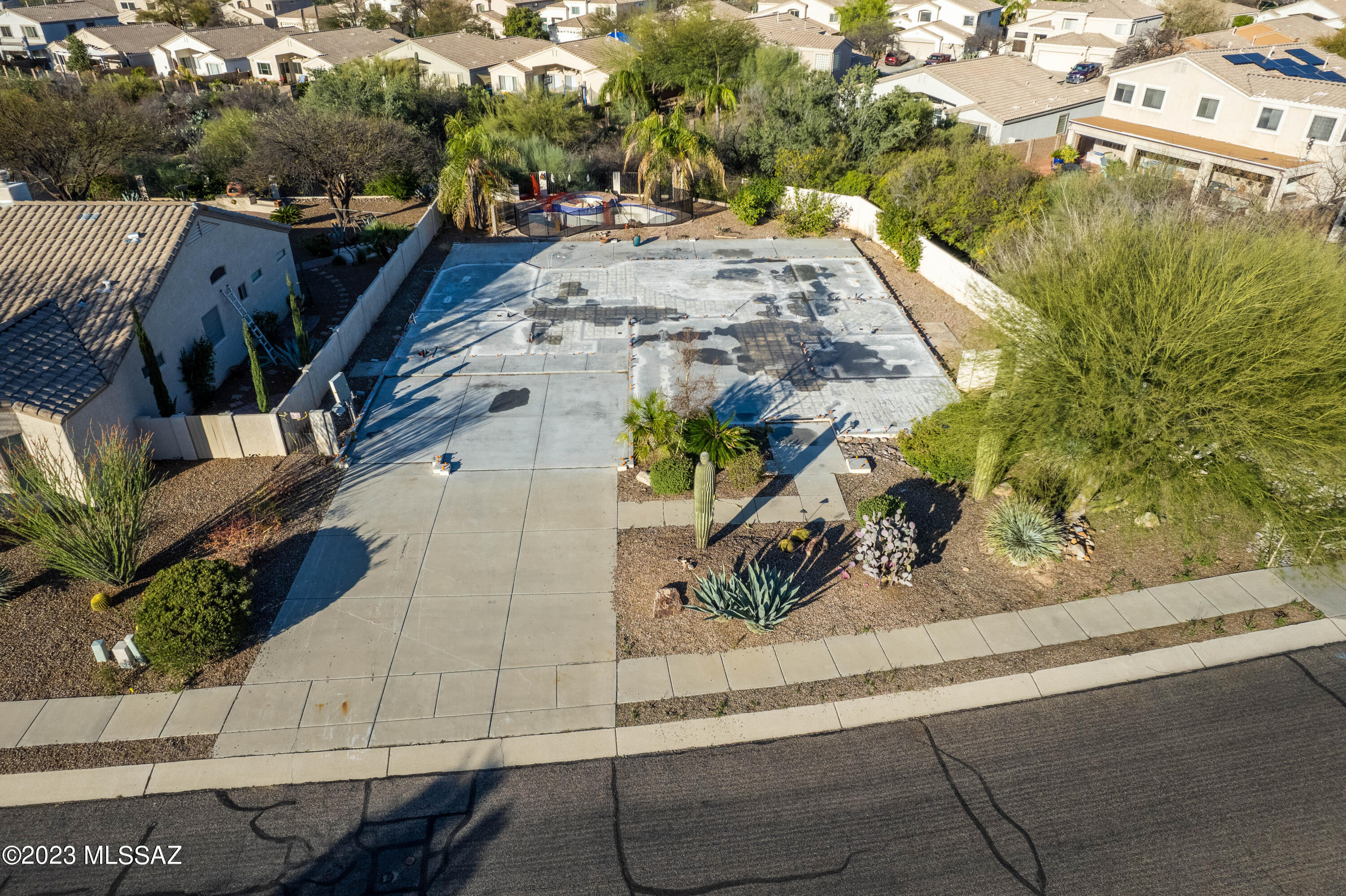 Build your Dream home in this Established Subdivision in Oro Valley. Enjoy a flat  build site, East /West exposure with Common Area behind the Lot. All neighboring lots have been built.  Lot includes concrete slab, pool and some landscaping. Minutes away from Restaurants, Shopping, World Class golf resorts and much more. Please see Agent Only Remarks for additional information or Contact Listing Agent..