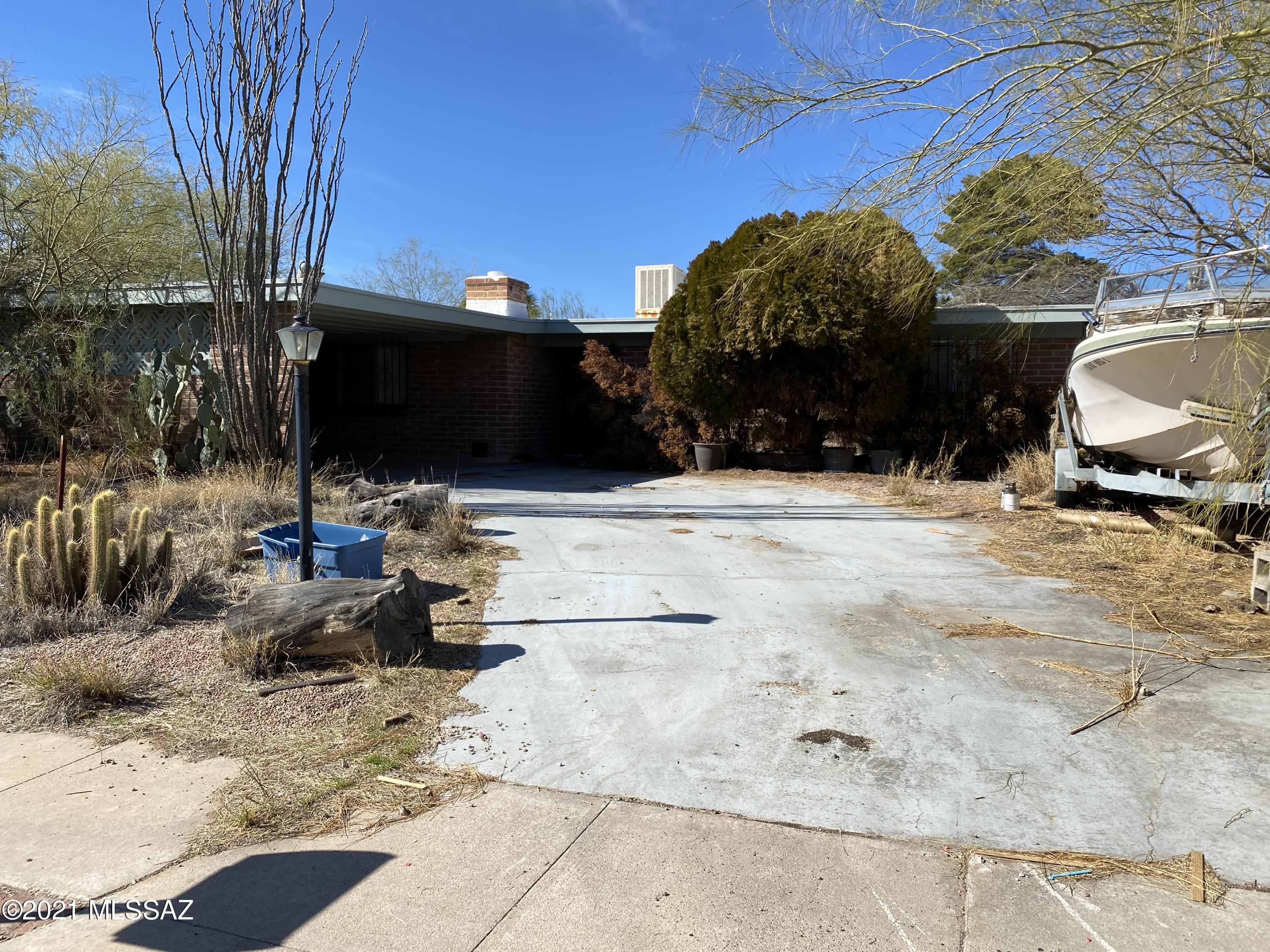 CASH ONLY SALE, NO FINANCED OFFERS WILL BE ENTERTAINED. DILAPIDATED PROPERTY IN NEED OF EXTENSIVE REPAIRS. ''AS-IS'' SALE NO REPAIRS WILL BE DONE. UTILITIES NOT ON TO PROPERTY. ALL PERSONAL PROPERTY WILL CONVEY WITH THE PROPERTY