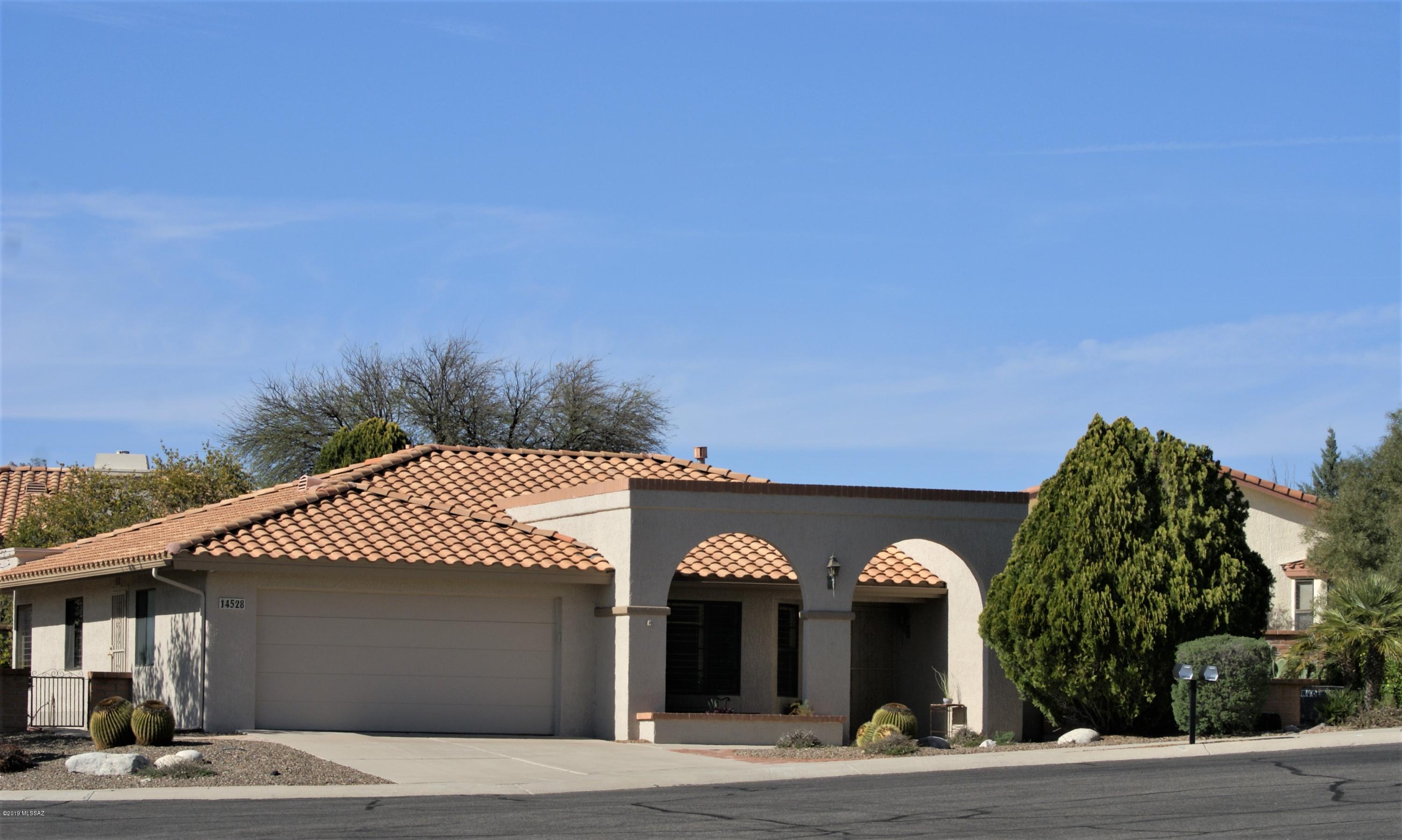 Move in Ready- Center Sun City Vistoso.   The rear Covered Patio w/ Flagstone Terrace, Fruit Trees & walled yard. Formal LR/DR. Family RM w/Fireplace. New Granite Kitchen Counter tops & Stainless  Appliances. Laundry Room has a Built-in Computer Desk & Cabinets. The MBR features a  Bay Window & Walk-In Closet, Dual Sinks & Full Bath. Security Front & Patio Doors. A great buy in a great location. New LENOX A/C & Furnace less than 1 year.  Exterior newly painted March 2019.