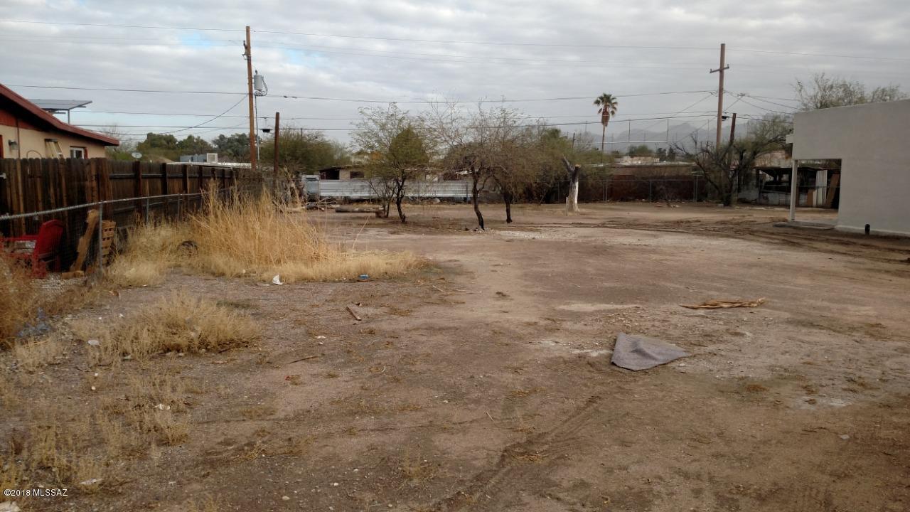 Great opportunity to build your dream home! Conveniently located near Pima Community College West Campus & St. Mary's Hospital with easy access to I-10 & downtown! Flat land with natural desert plantings. Utilities to property line making this site easy to develop. Agent/Owner.