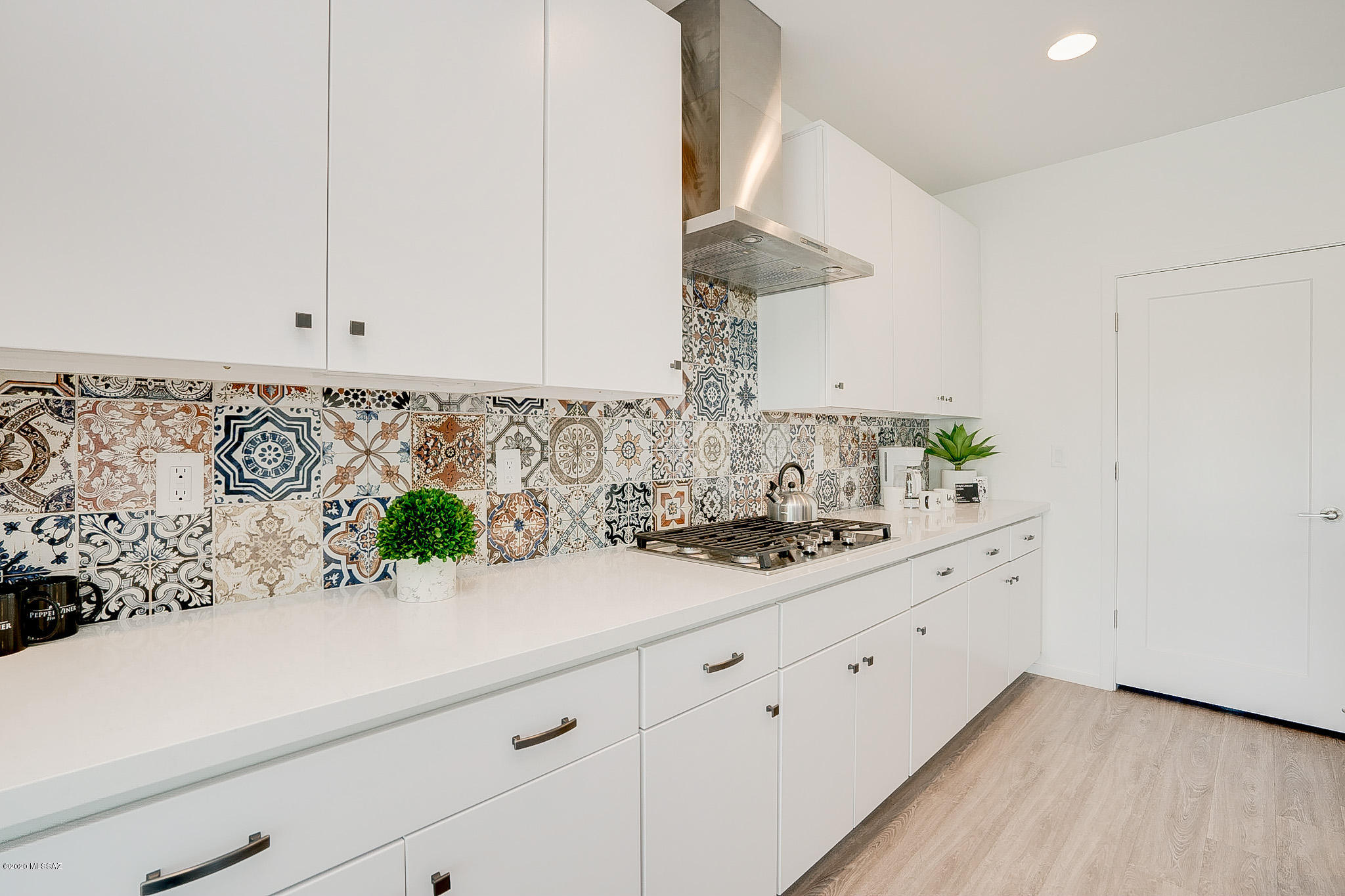Camino Modern SQ20180120608 - Residential