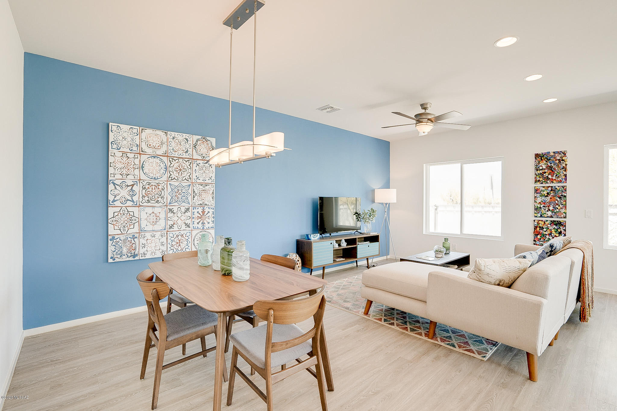 Camino Modern SQ20180120608 - Residential