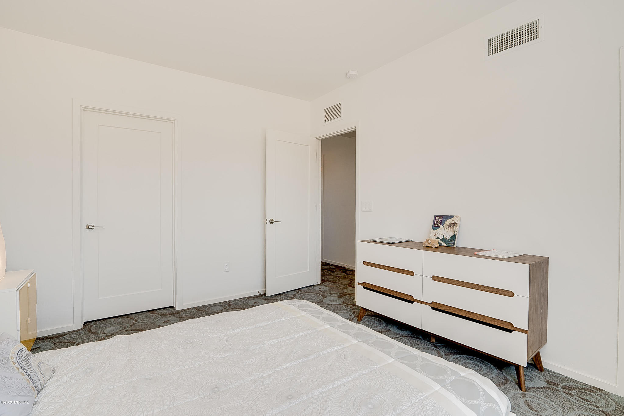 Camino Modern SQ20180120608 - Residential