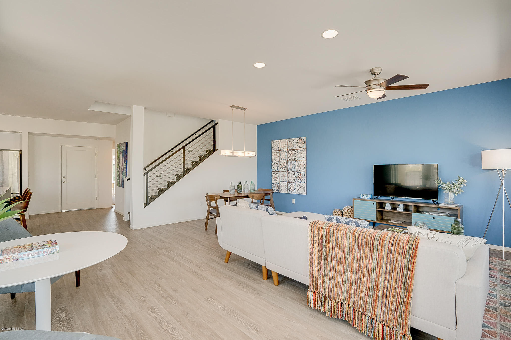 Camino Modern SQ20180120608 - Residential