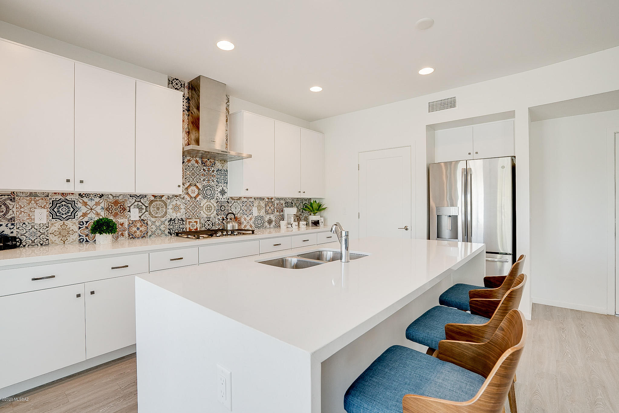 Camino Modern SQ20180120608 - Residential