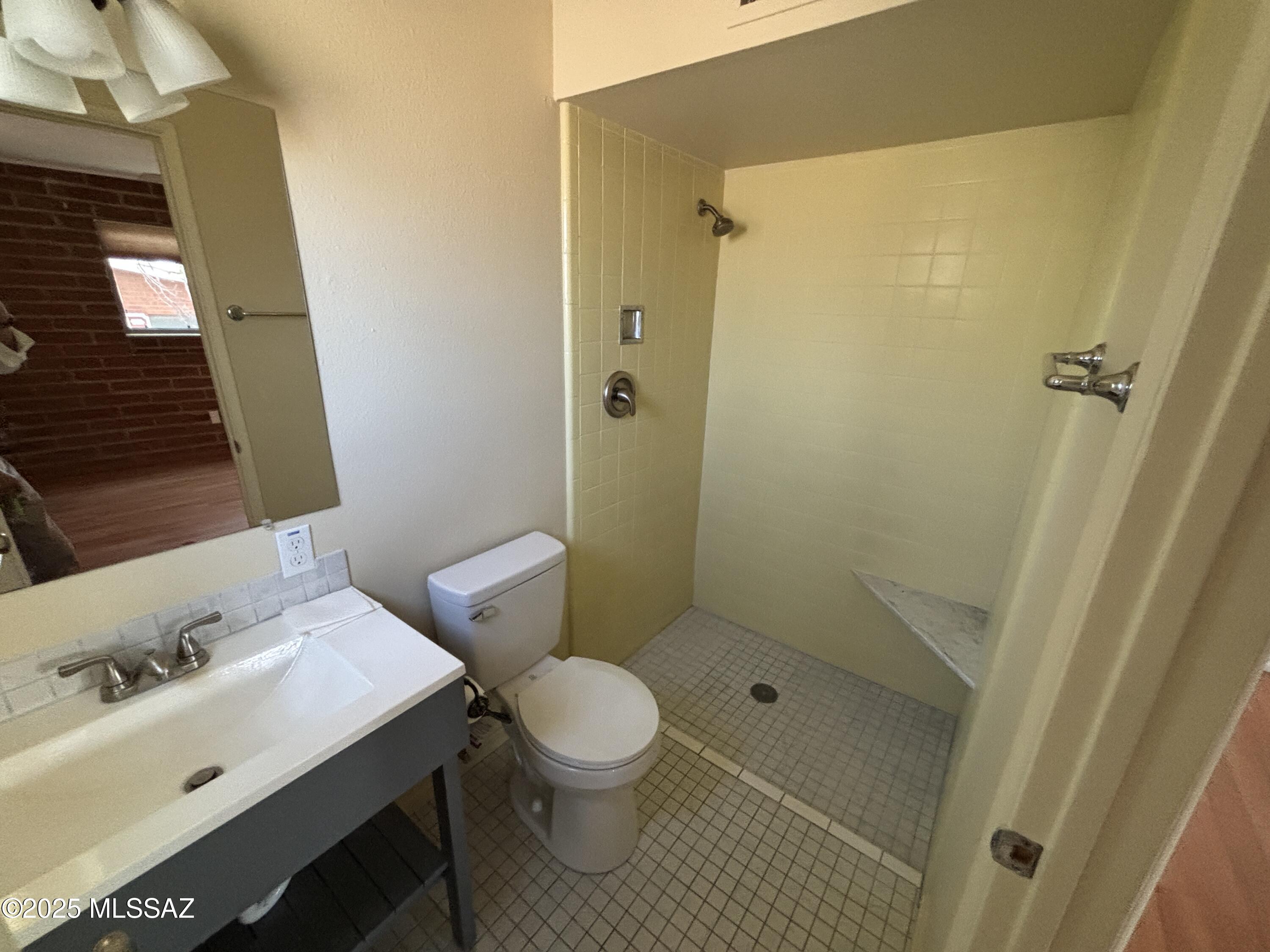 Desert Hills (1-82) - Residential Lease