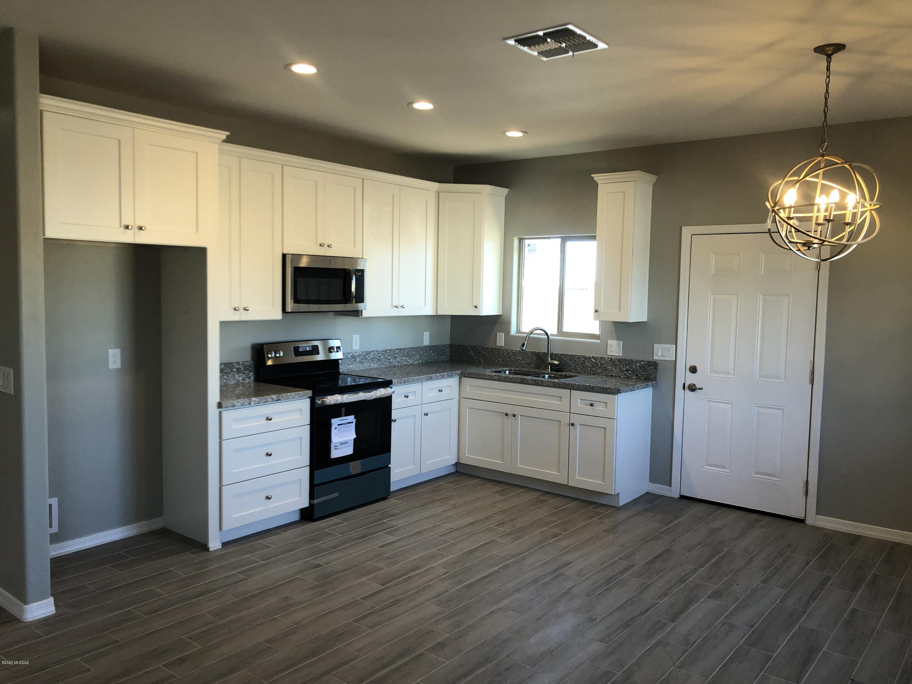 Beautiful Brand New Home 3 bed 2 bath Open Floor Plan, 9 ft Ceilings Beautiful Kitchen with Granite Countertops, Huge lot and many more upgrades.
Close to I-10, DMAFB, shopping and entertainment! Come take a look at a Brand new home you won't be disappointed.