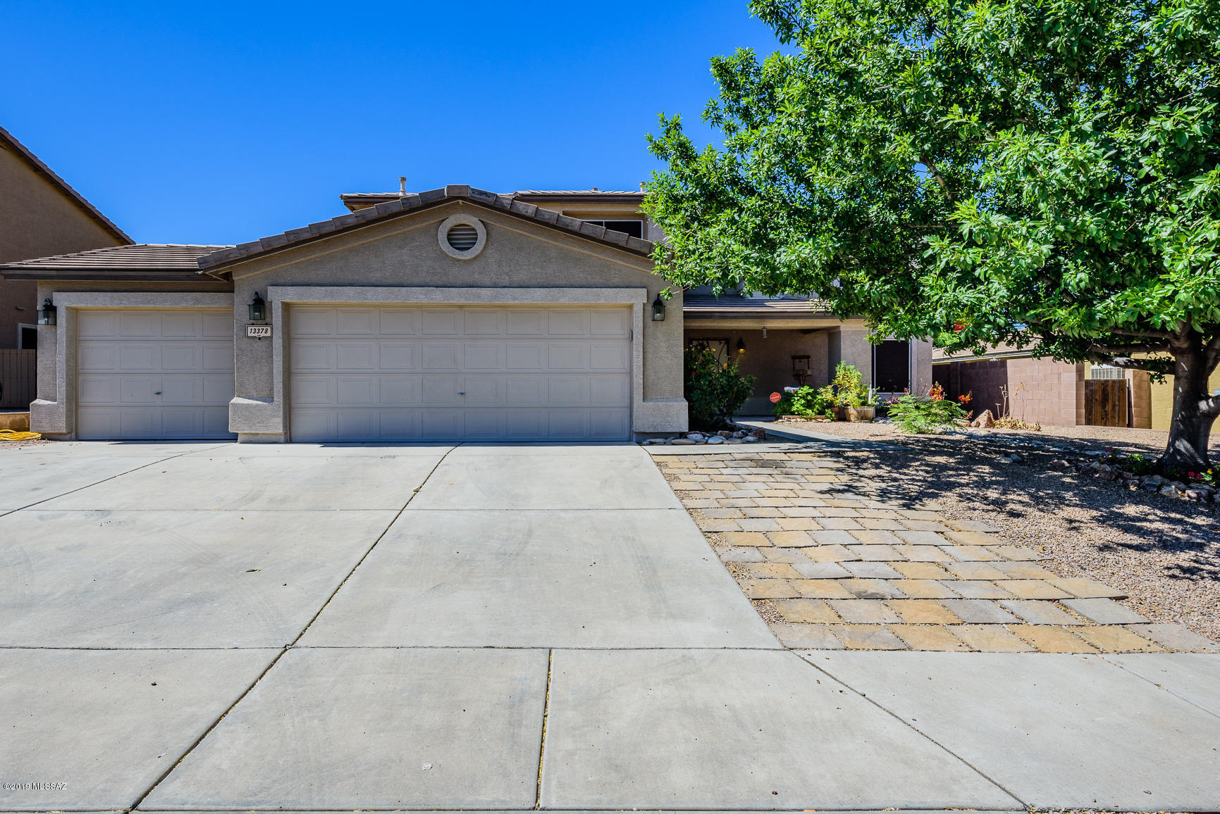 Motivated seller, bring your offer!  Great family home in the highly desirable Vail School District.  New tile flooring in the kitchen, bathrooms and laundry room.  Beautiful Anderson door leads to large backyard.  Brand new interior paint, new shower door, all stainless appliances.  Den downstairs and a huge loft upstairs adds to the open and spacious floorplan.  island in the kitchen, abundant cabinets, large pantry/laundry room. 3 car garage, solar screens on all the windows.