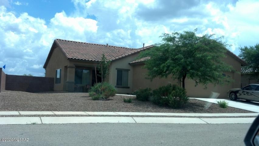 Quality and comfort is here! Nicely maintained home with easy access to I-10 for commuting. 3bd/2 bth 1,422 sq. ft. Lots of cabinets in Kitchen w/pantry. Low care yard. On a cul-de-sac lot. Quiet country style living. Come see this move-in ready home today!