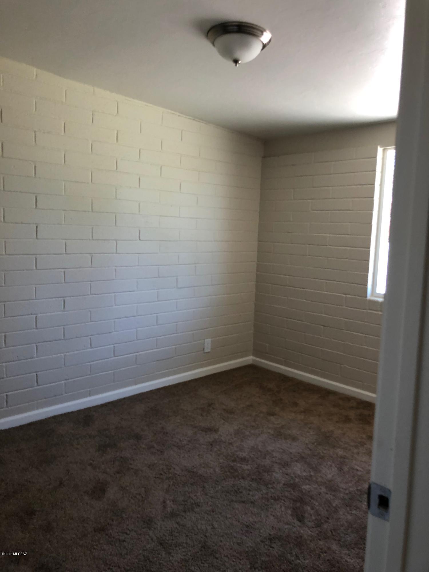 Palm Grove Clusters (186-349, 543) - Residential Lease